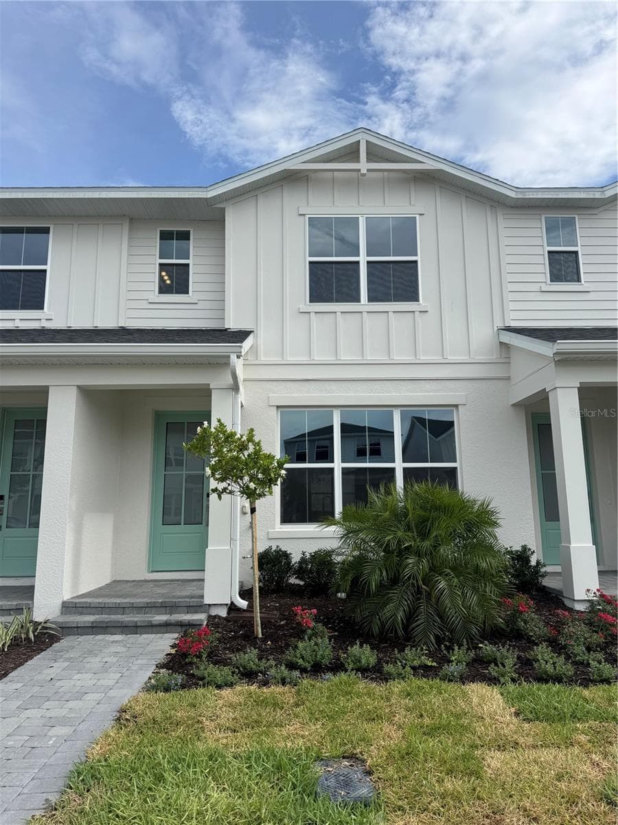 1868 CROWNCREST DR
