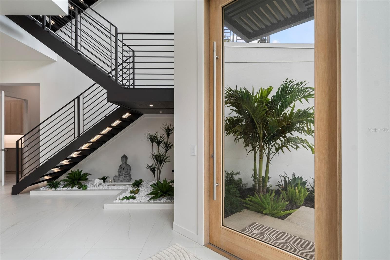 FLOATING STAIRCASE - 9061 RON DEN LN, WINDERMERE