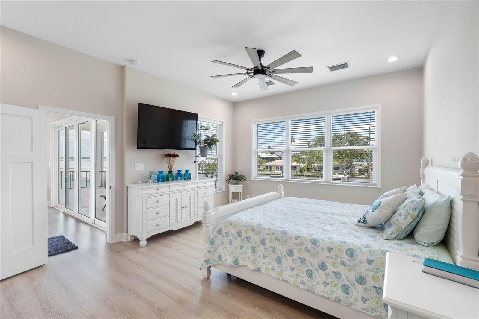 Single Family Residence at 16025 REDINGTON DR, REDINGTON BEACH, photo 20 of 68