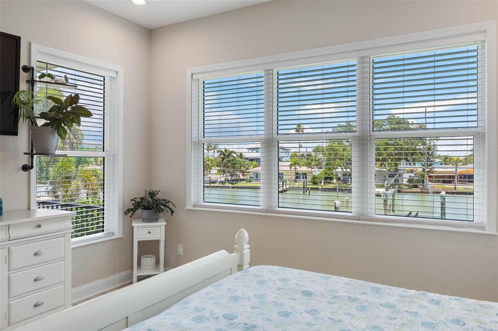 Single Family Residence at 16025 REDINGTON DR, REDINGTON BEACH, photo 21 of 68