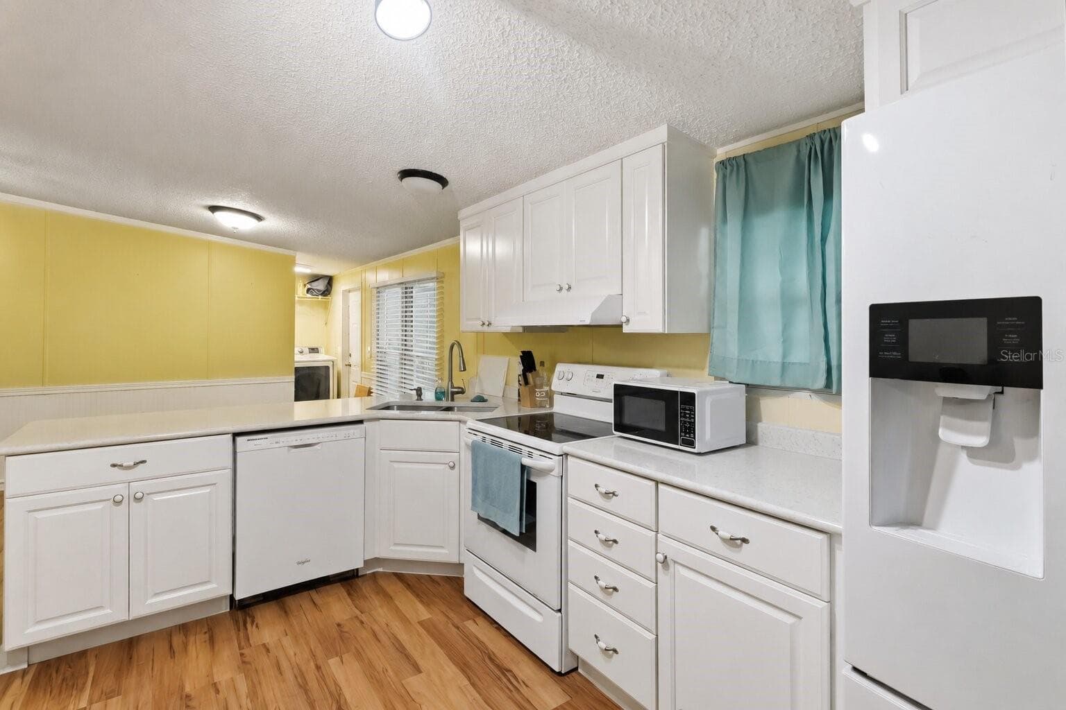 Manufactured Home at 12104 WOODSIDE DR, RIVERVIEW, photo 8 of 32