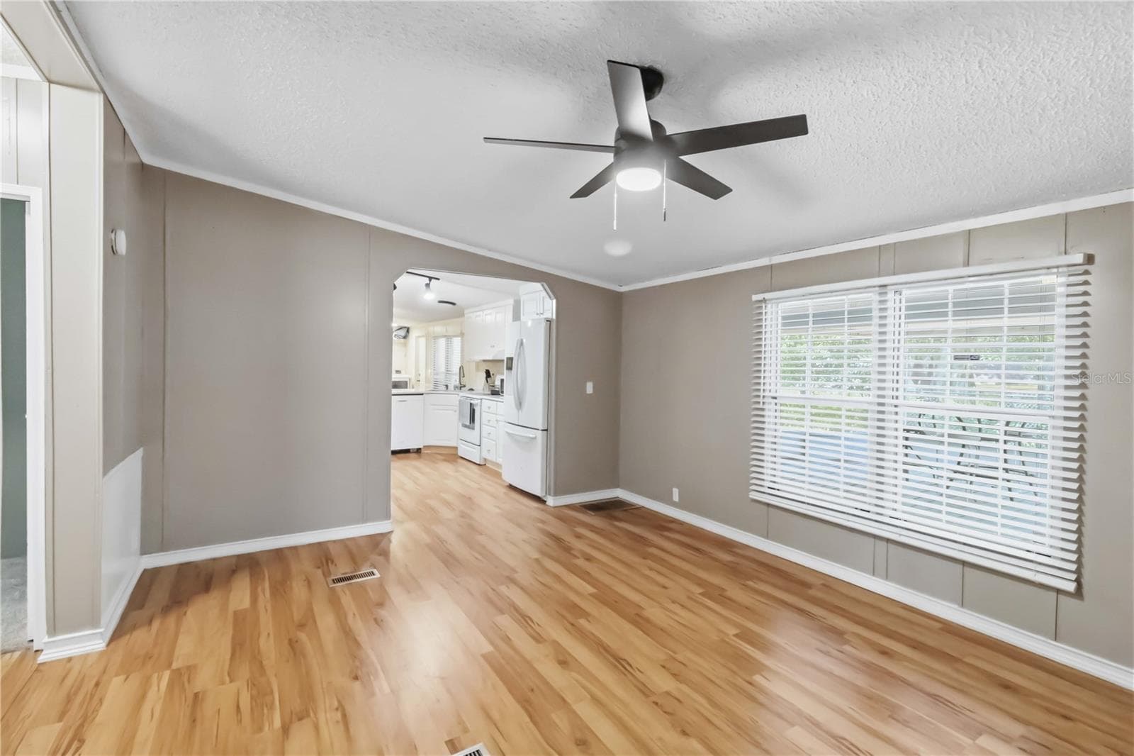Manufactured Home at 12104 WOODSIDE DR, RIVERVIEW, photo 12 of 32