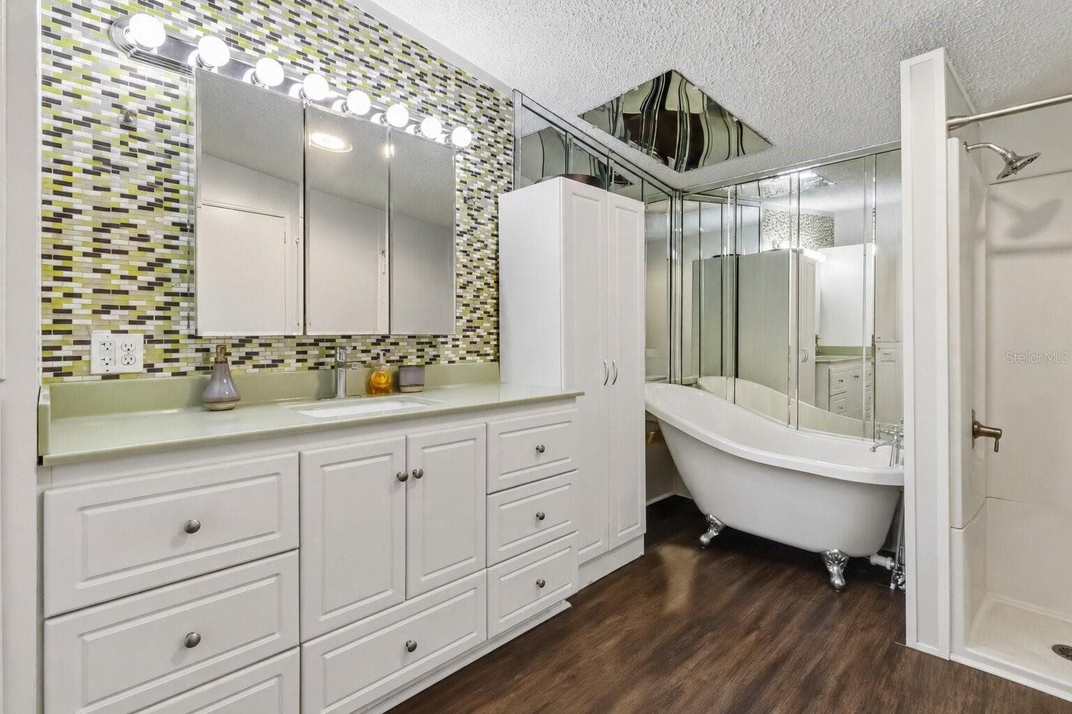 Manufactured Home at 12104 WOODSIDE DR, RIVERVIEW, photo 16 of 32