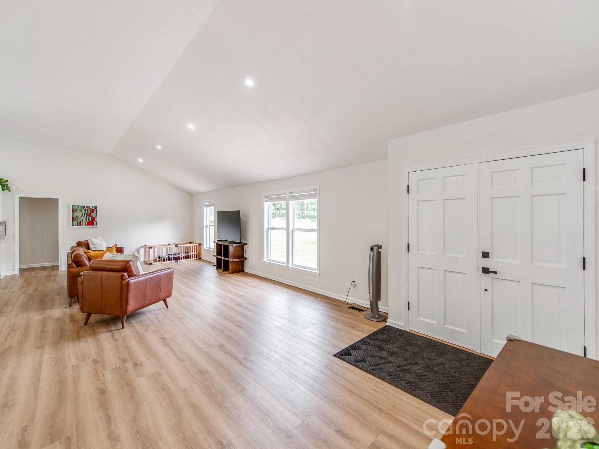 Single Family Residence at 629 Belmorrow Drive, Charlotte, photo 5 of 34