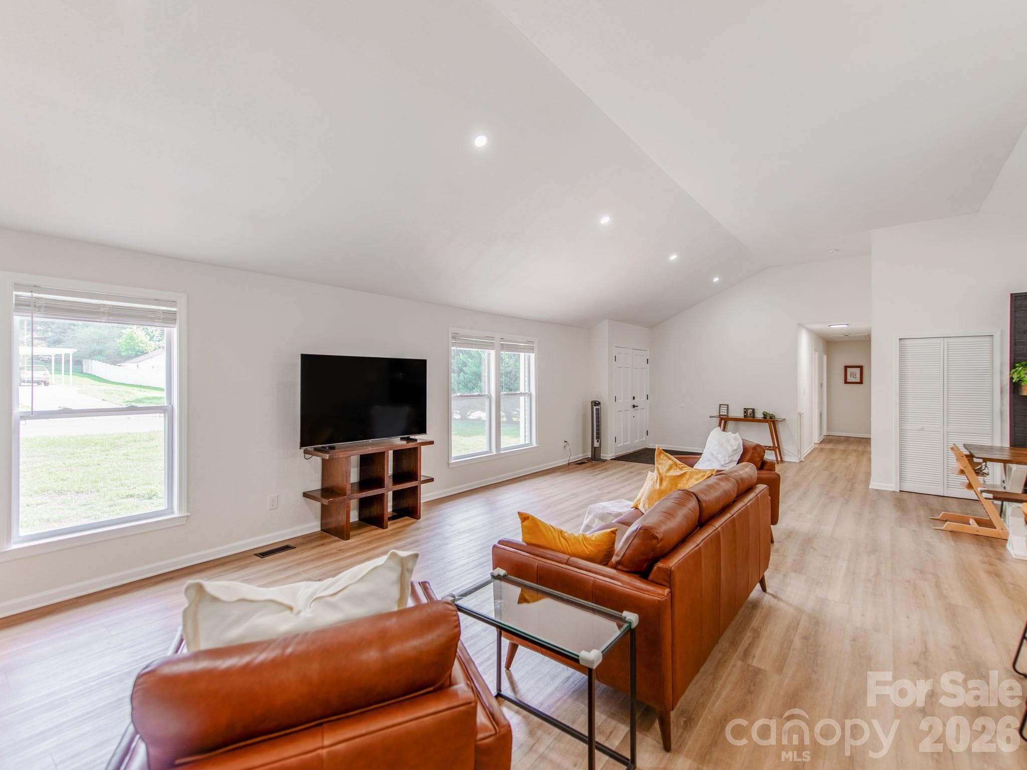 Single Family Residence at 629 Belmorrow Drive, Charlotte, photo 7 of 34