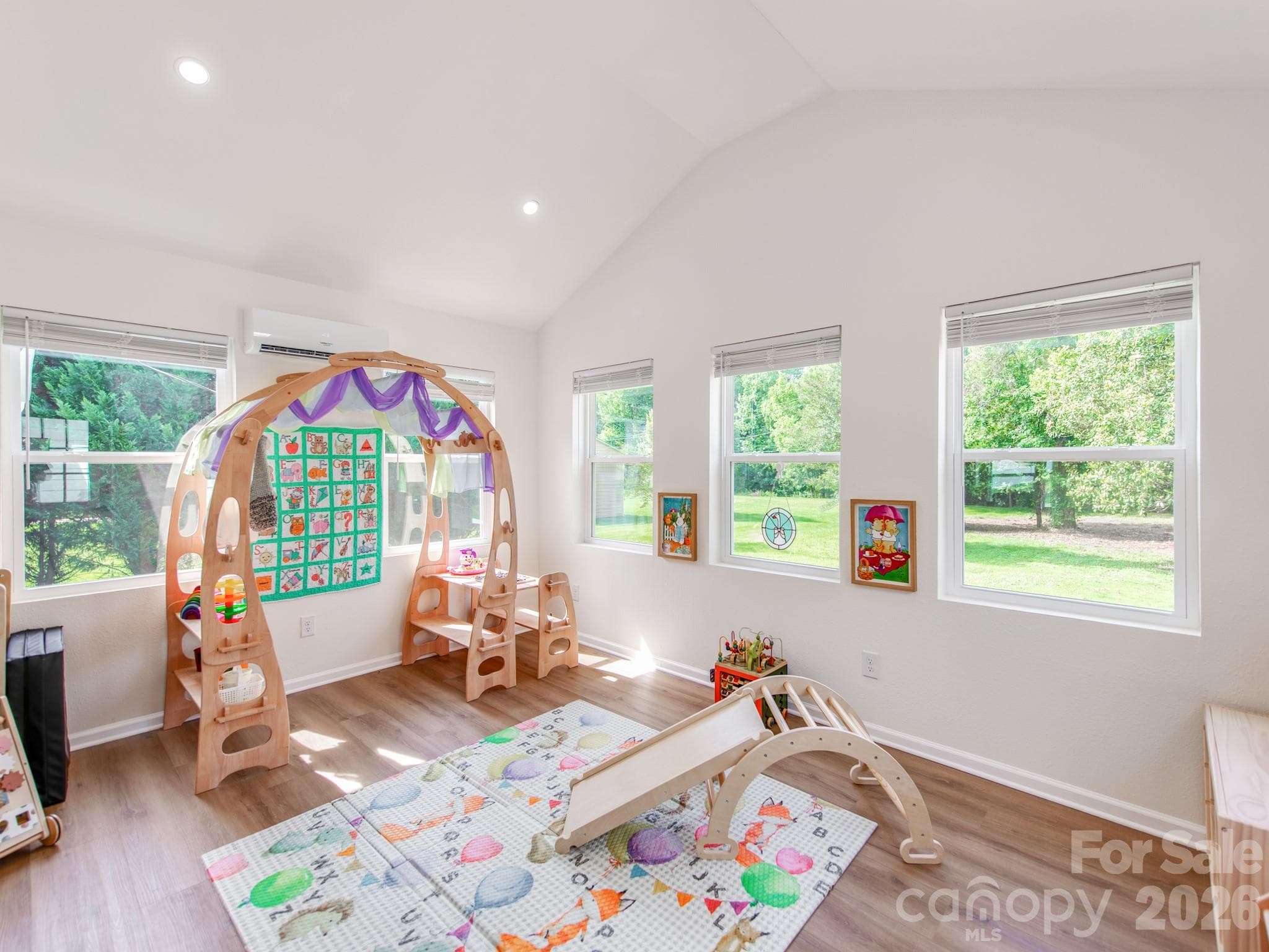 Single Family Residence at 629 Belmorrow Drive, Charlotte, photo 14 of 34