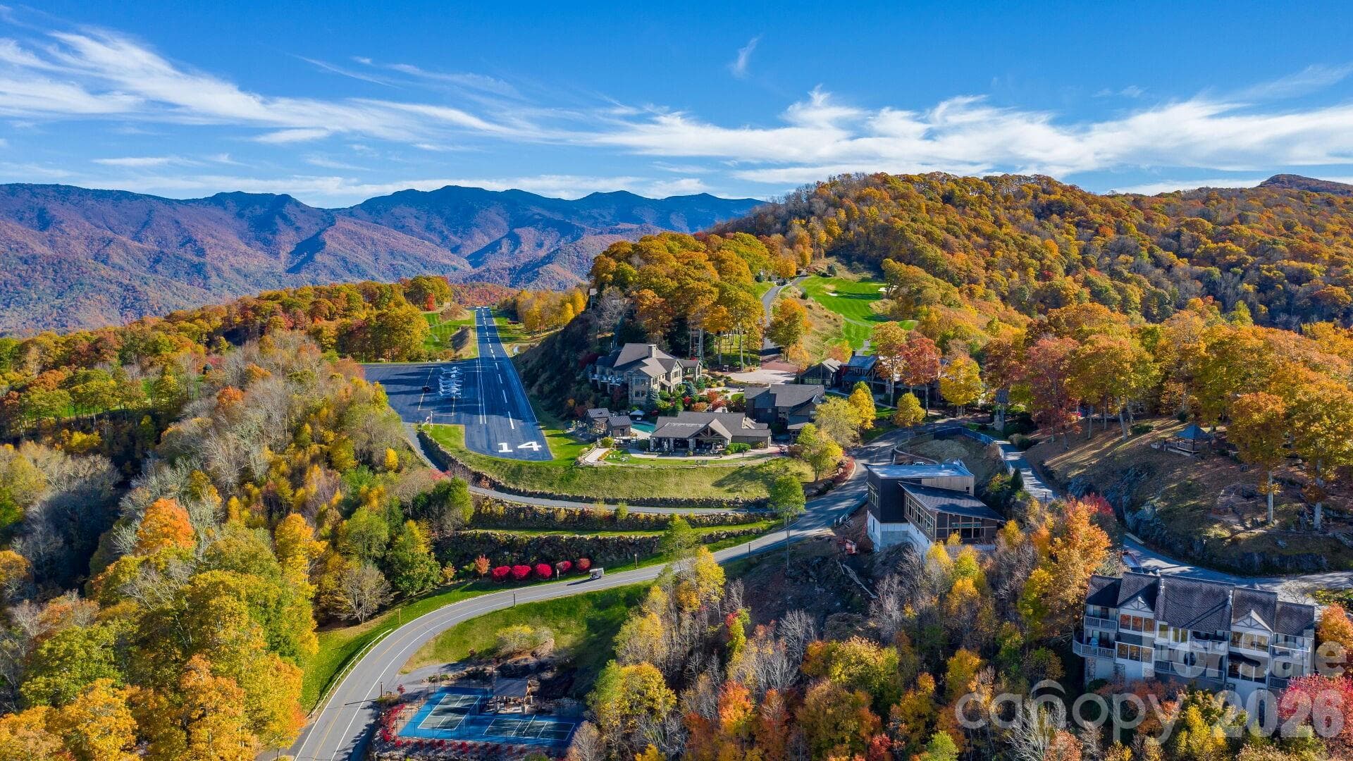 AMENITIES ATOP SLICKROCK MOUNTAIN - Burnsville