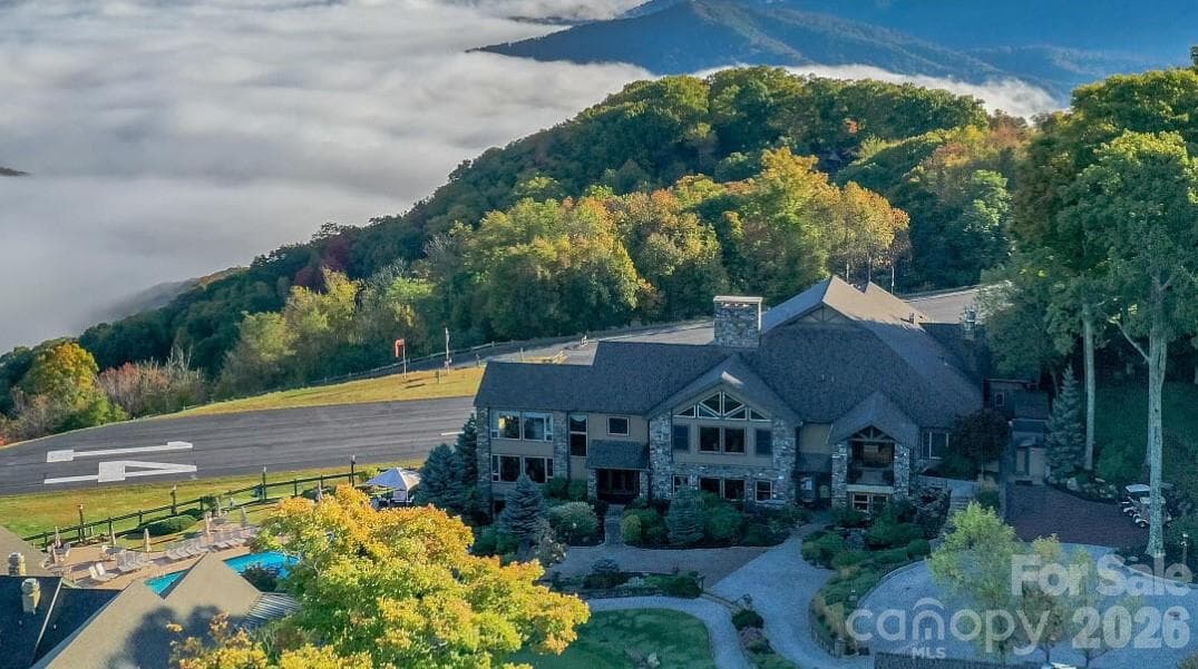 CLUBHOUSE - Burnsville