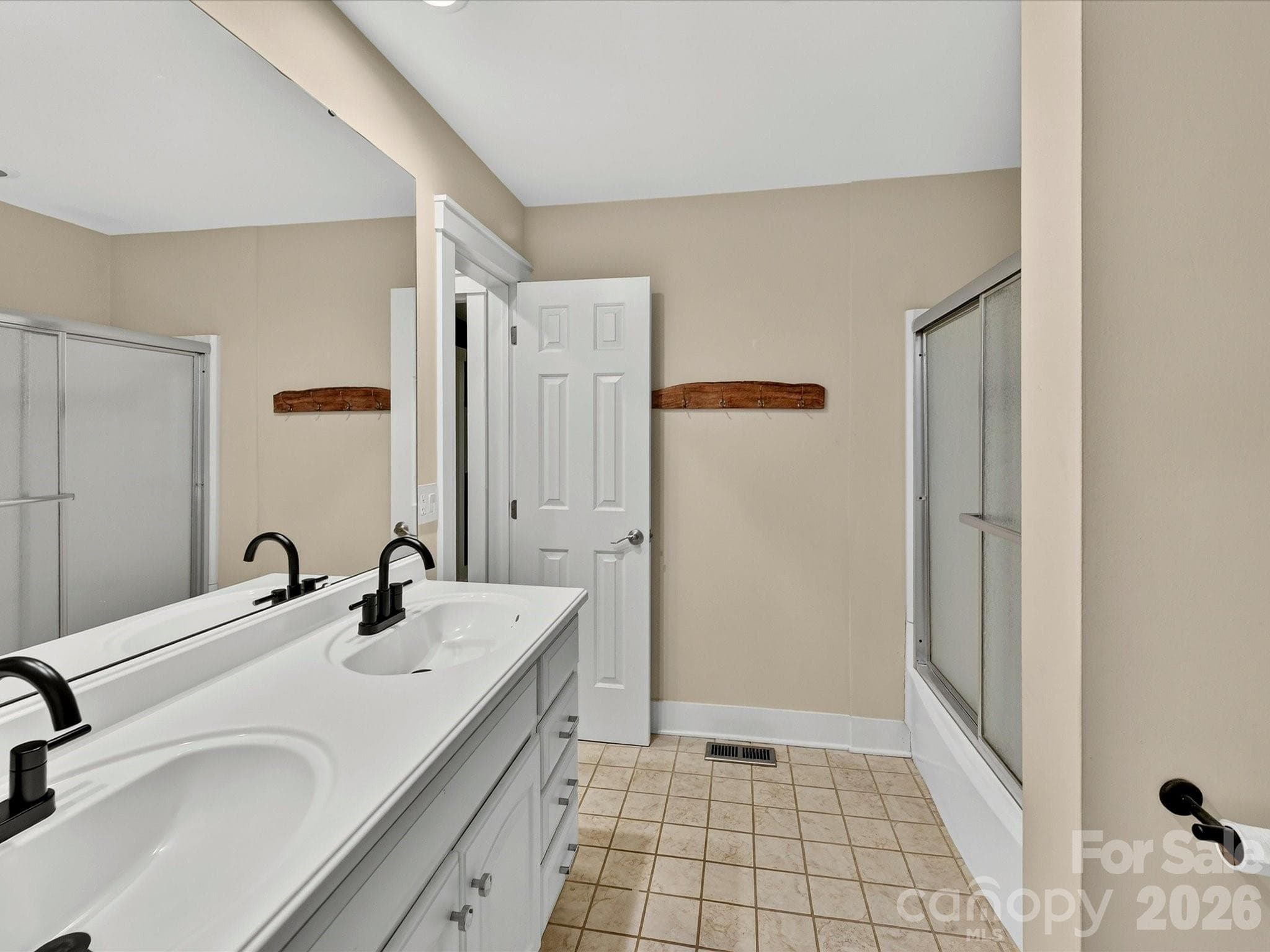 Townhouse at 232 S Clarkson Street, Charlotte, photo 16 of 28