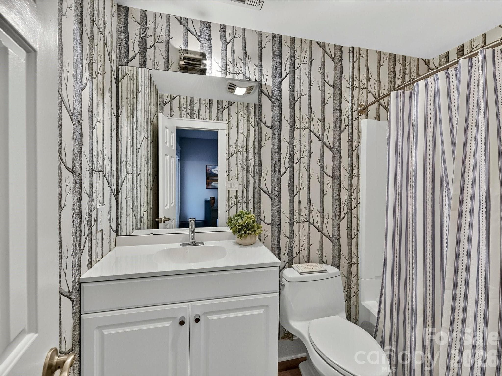 Townhouse at 232 S Clarkson Street, Charlotte, photo 22 of 28