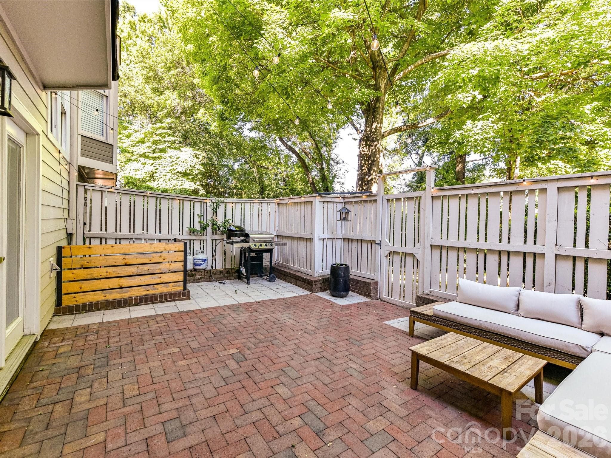 Townhouse at 232 S Clarkson Street, Charlotte, photo 25 of 28