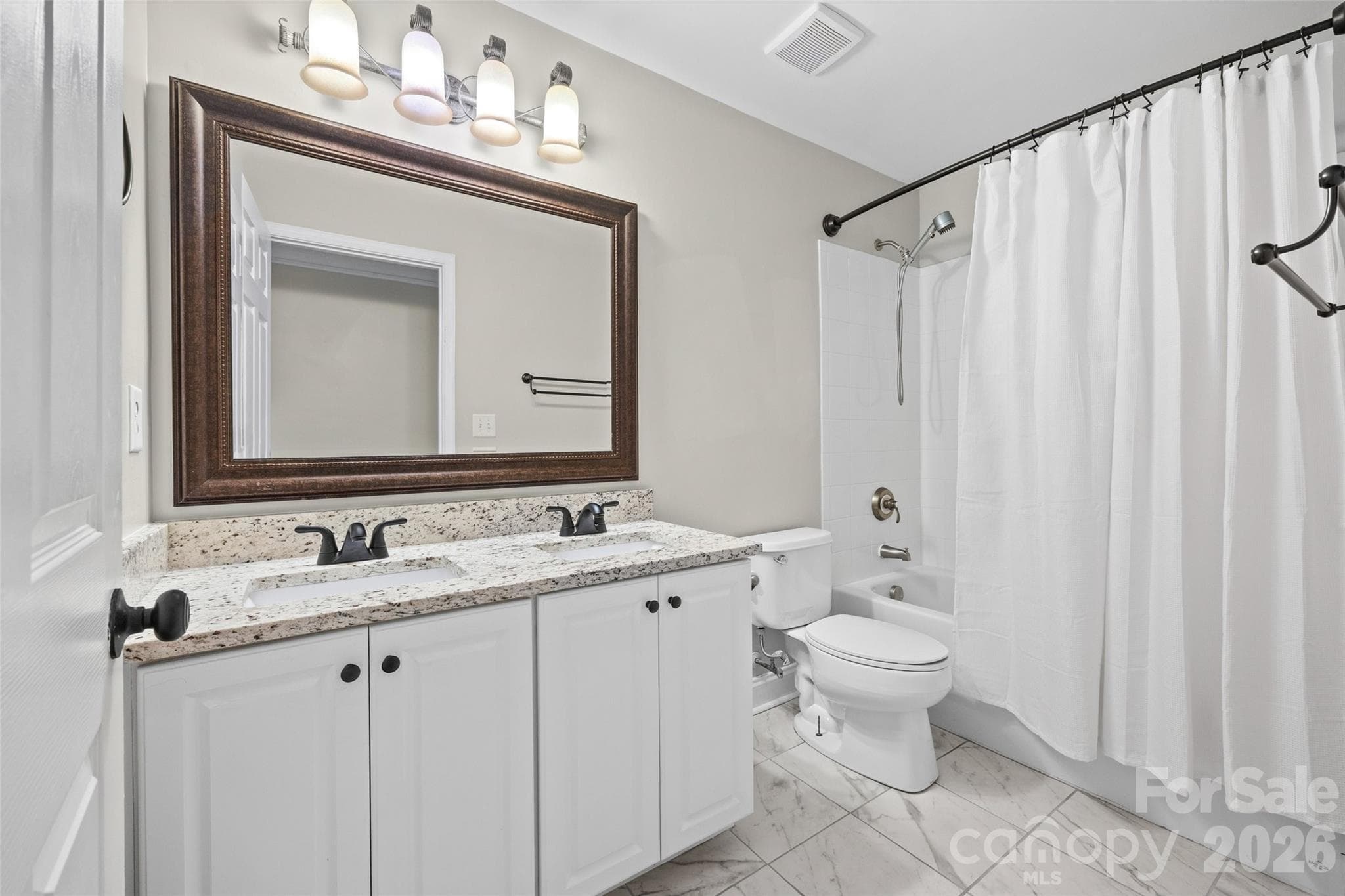 Full bathroom - 117 Turkey Hunt Court, Marvin