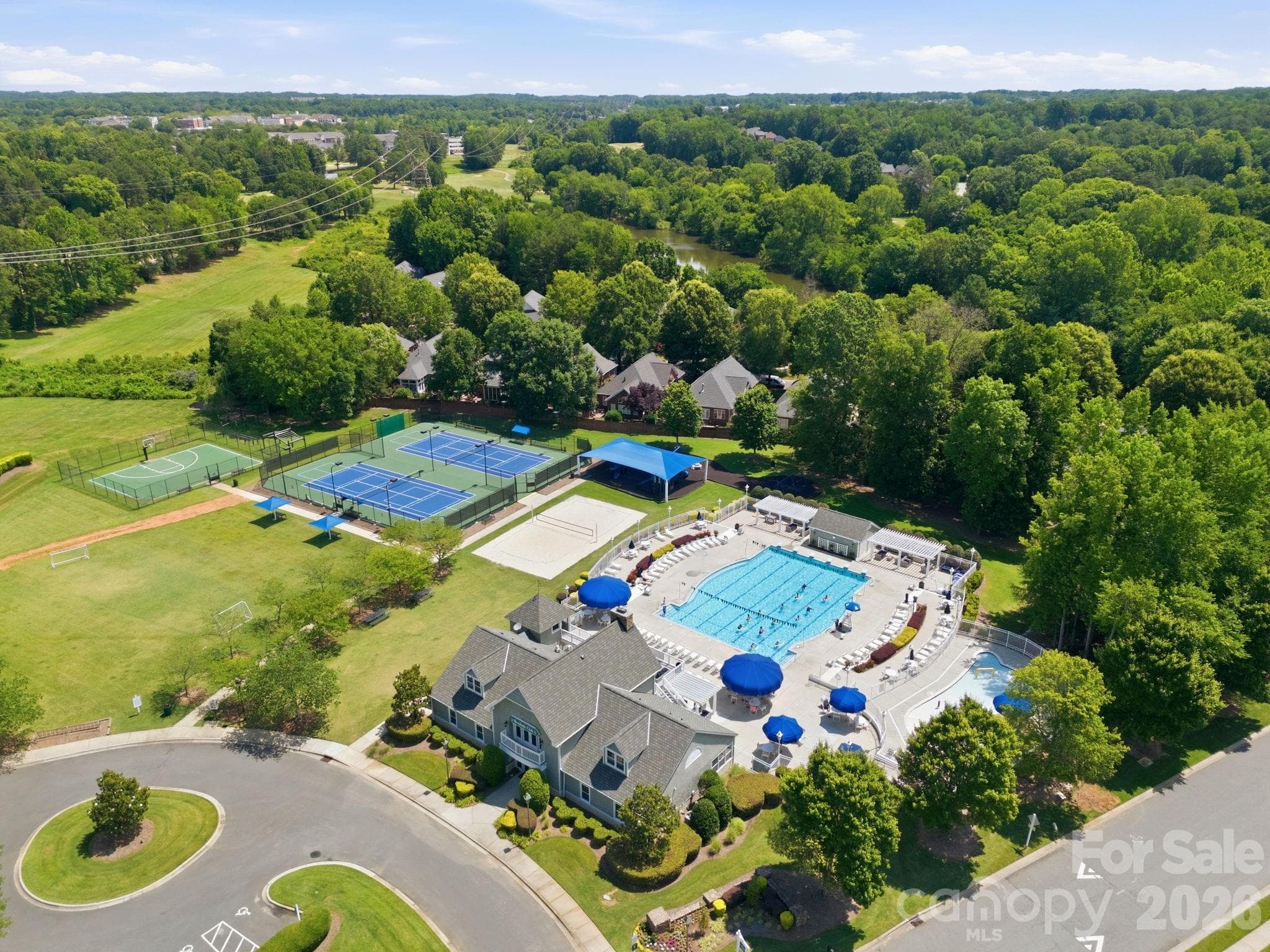 Amenities - pool, tennis, pickleball, sport court, golf course and more - Huntersville
