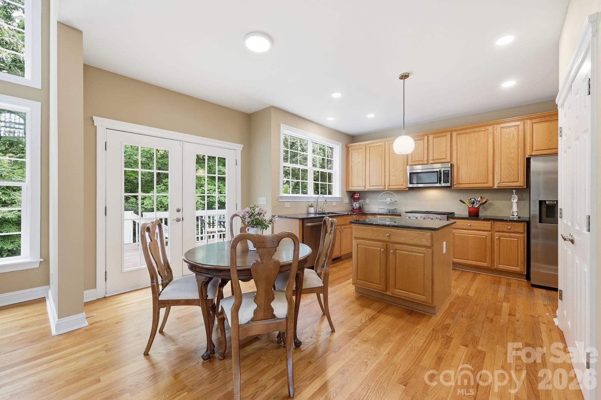 open floor plan - view of kitchen and breakfast area leading onto expansive deck - Huntersville