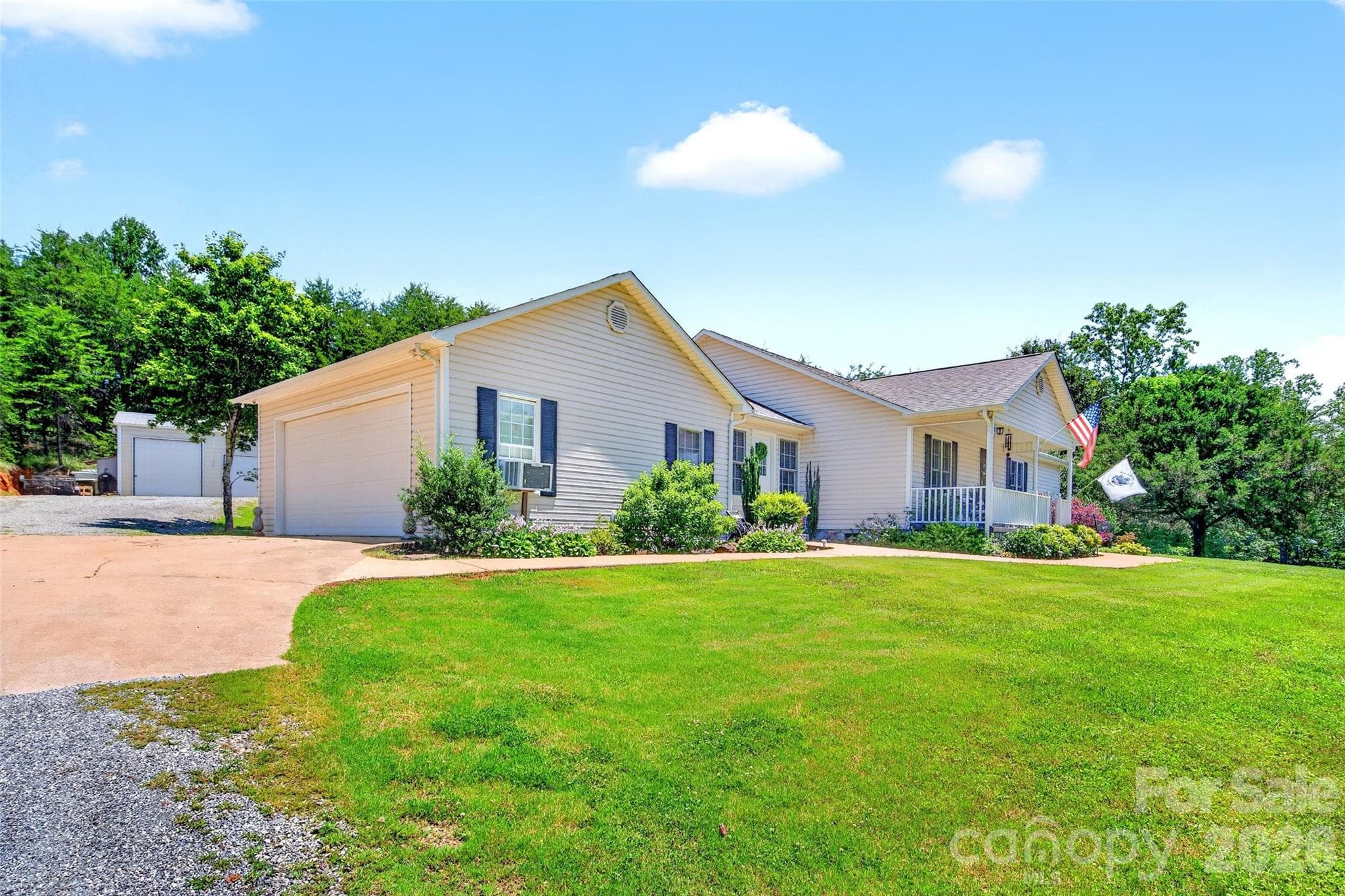 Single Family Residence at Rutherfordton, photo 4 of 47