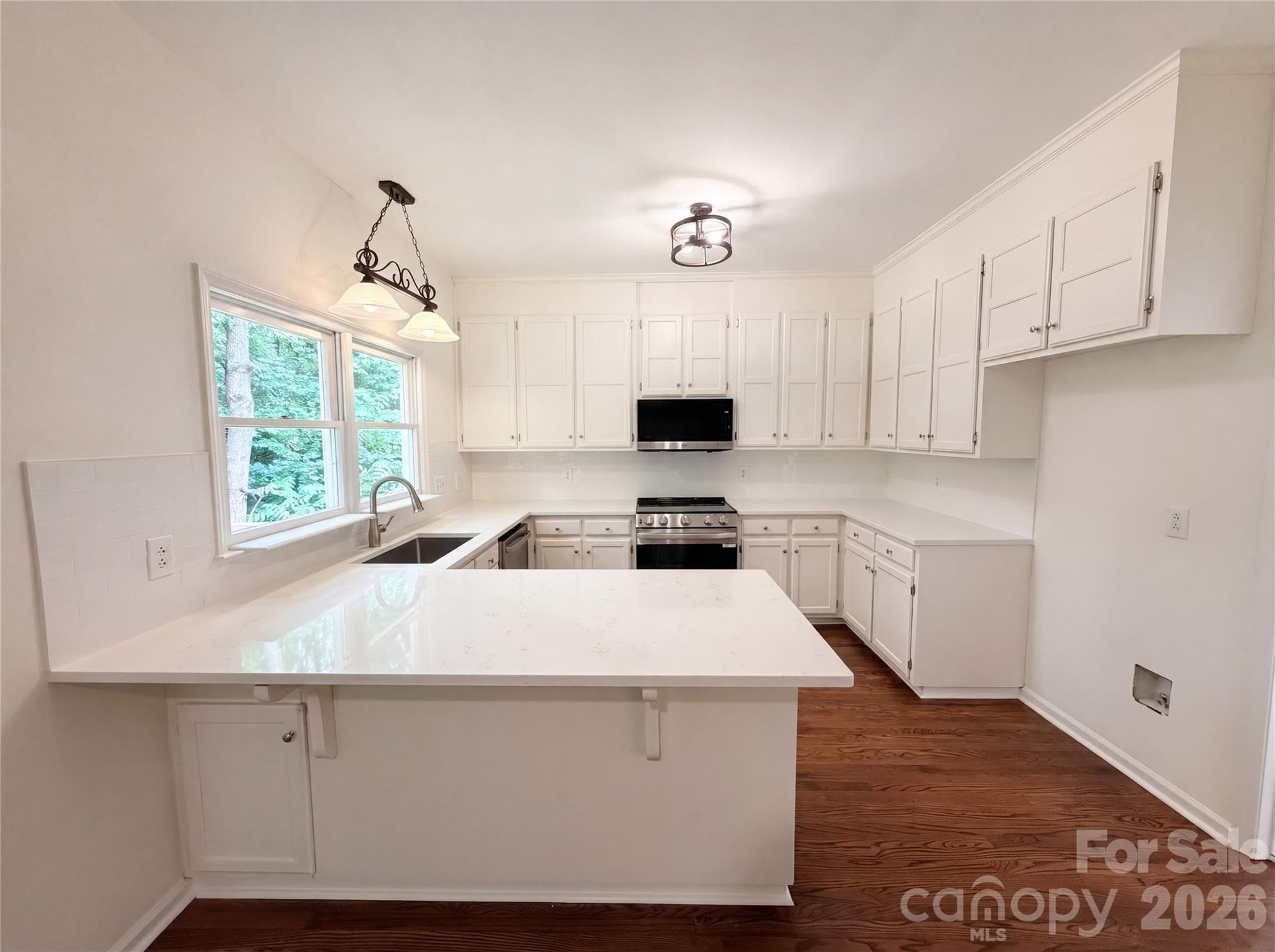 Single Family Residence at 5908 Bookbinders Lane, Charlotte, photo 2 of 21
