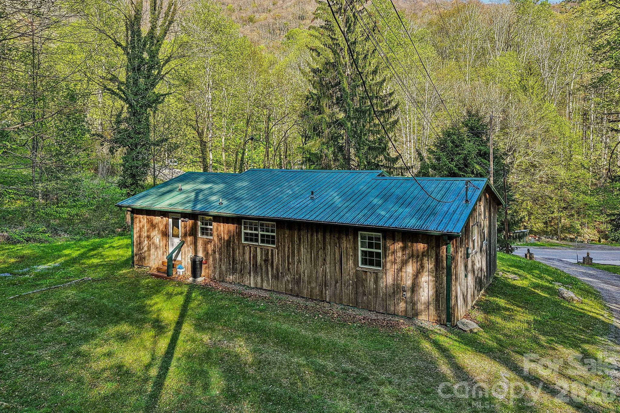 None at Maggie Valley, photo 5 of 36
