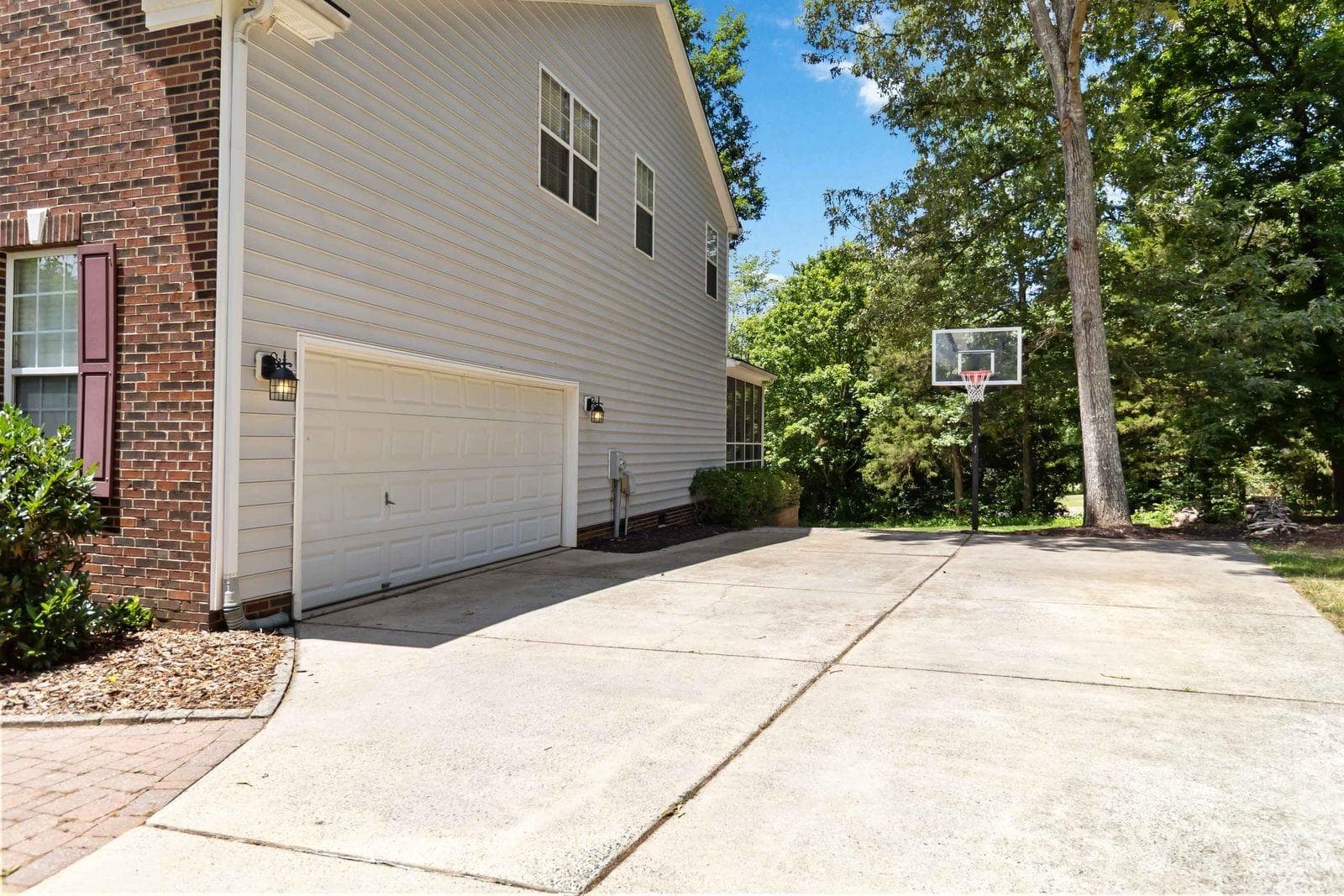 Single Family Residence at 10606 Augustine Hill Lane, Charlotte, photo 3 of 48