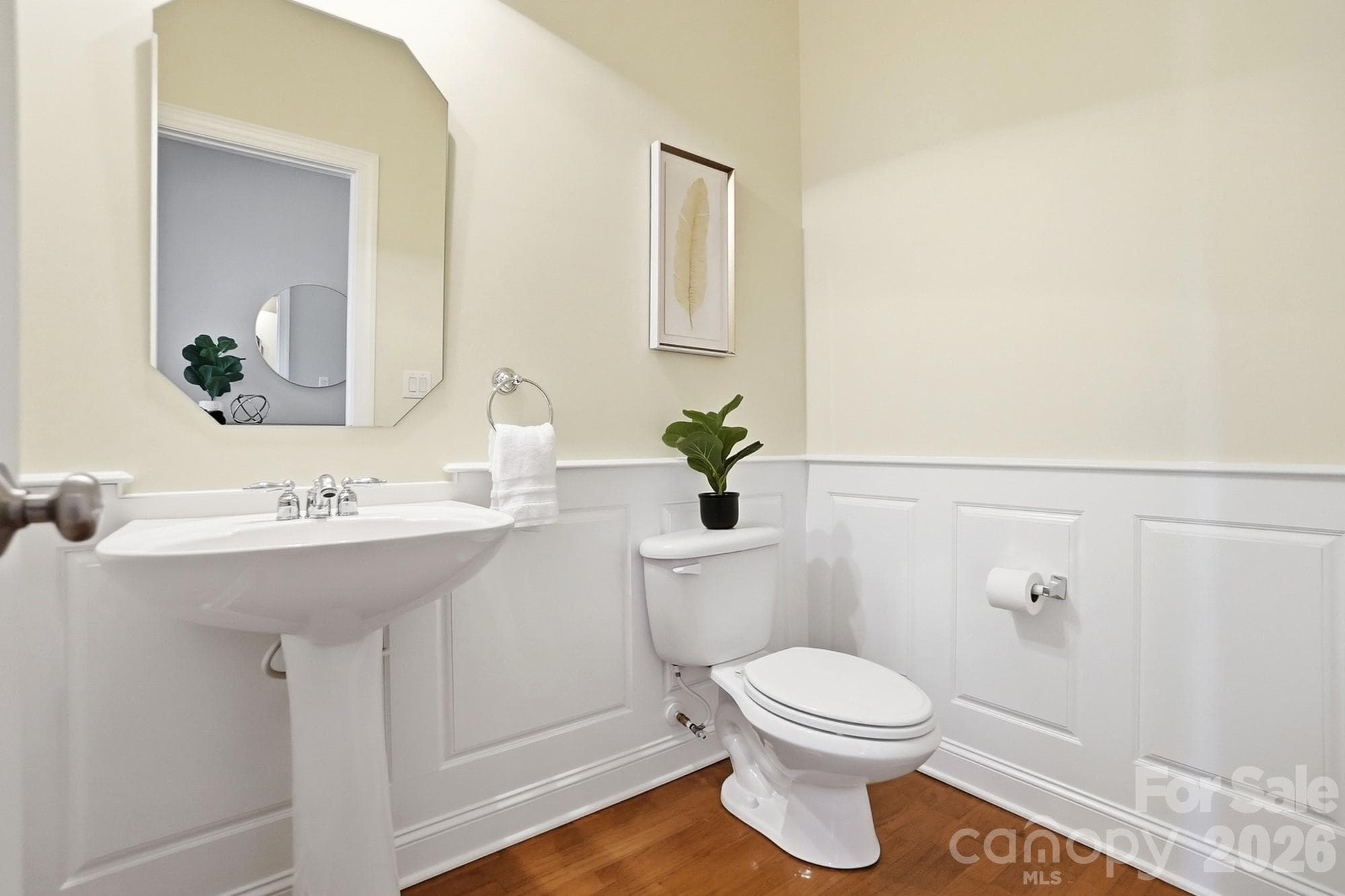 Main floor 1/2 bath - 507 Five Leaf Lane, Waxhaw