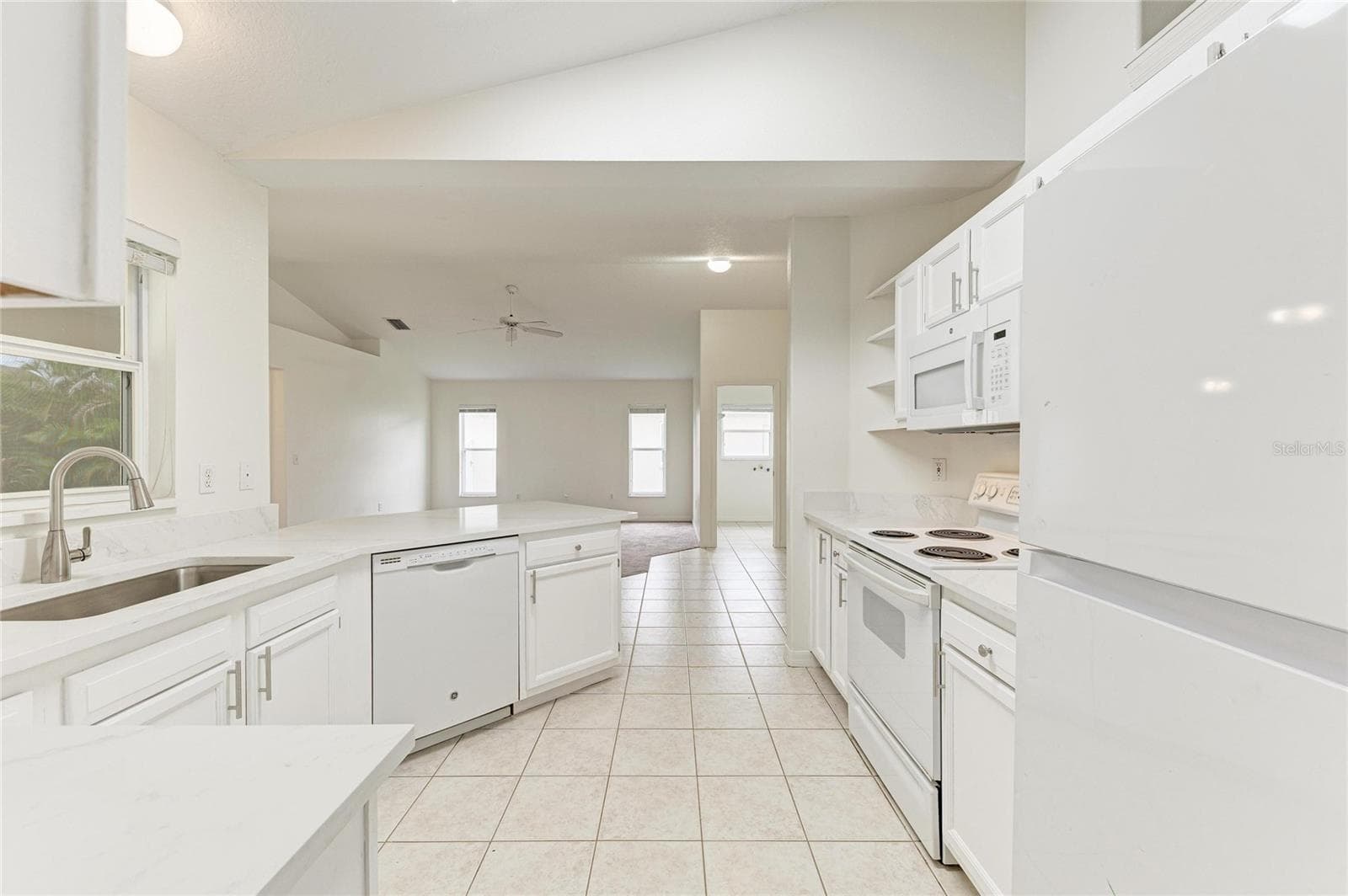Kitchen with quartz countertops open to family room - 3213 45TH AVE E, BRADENTON