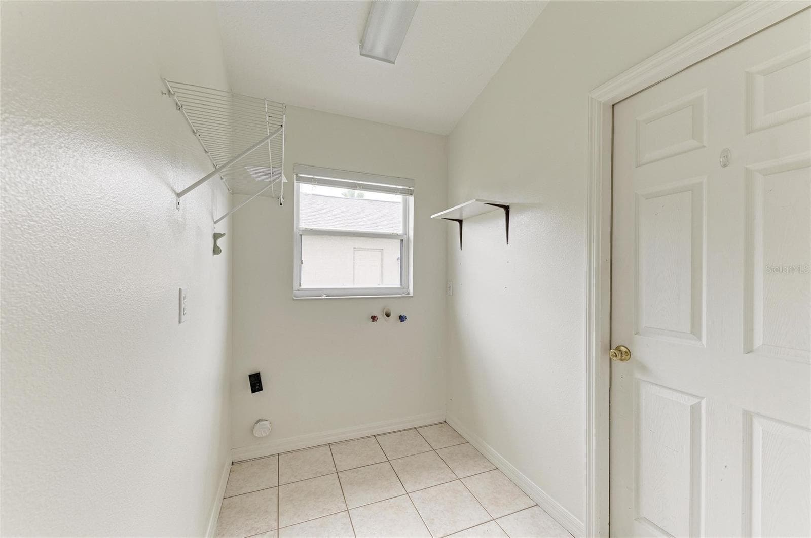 Laundry room under air - 3213 45TH AVE E, BRADENTON