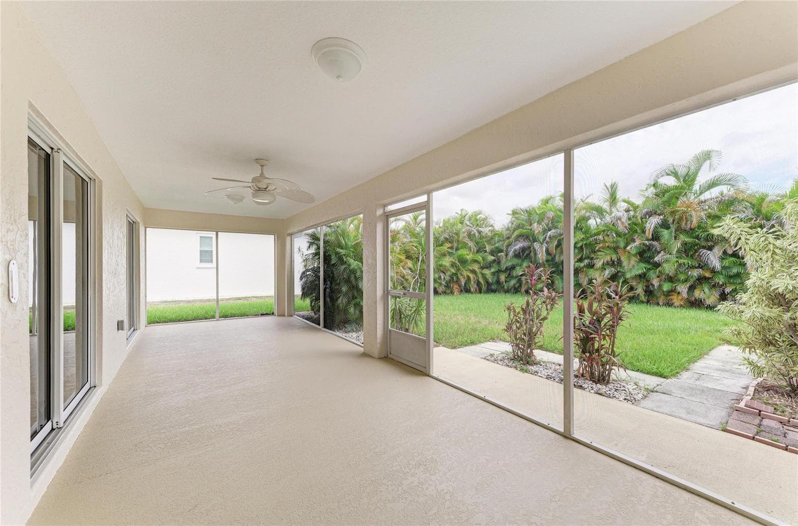 Large covered screened lanai - 3213 45TH AVE E, BRADENTON