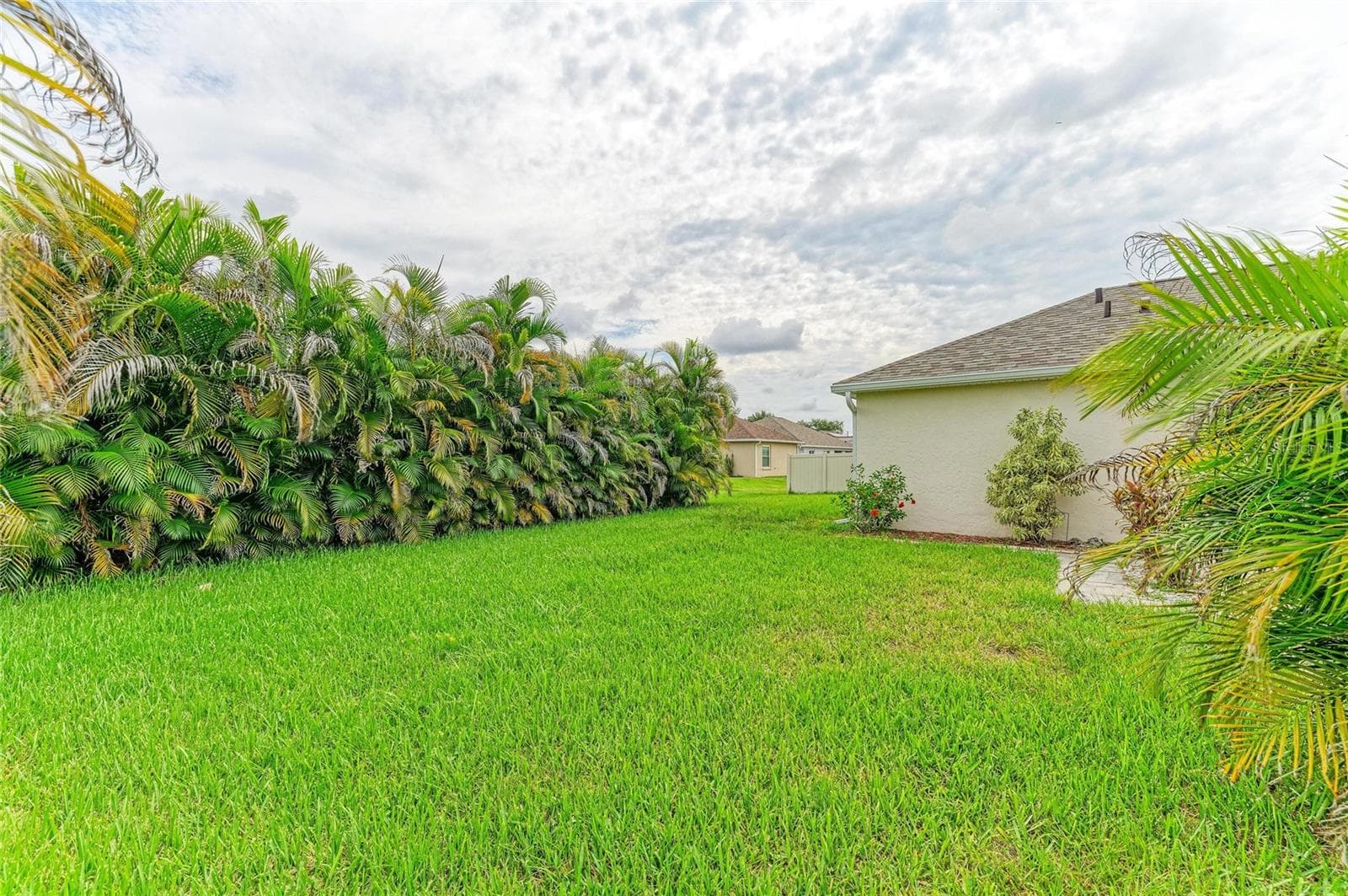 Private backyard - 3213 45TH AVE E, BRADENTON