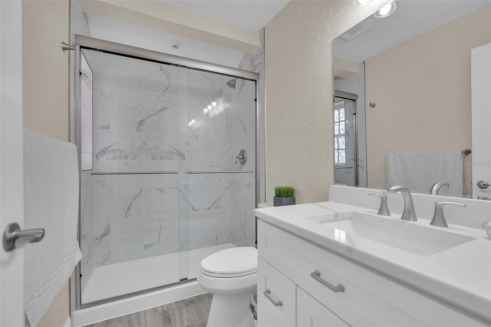 Spare bath - 332 SHORE DR, ELLENTON