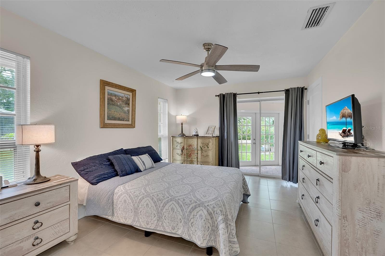 guest room 2 - sliders out to pool - 332 SHORE DR, ELLENTON