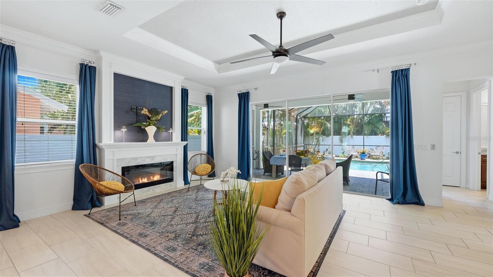 Open floor plan 10' tray ceilings - 1850 MAGNOLIA ST, SARASOTA