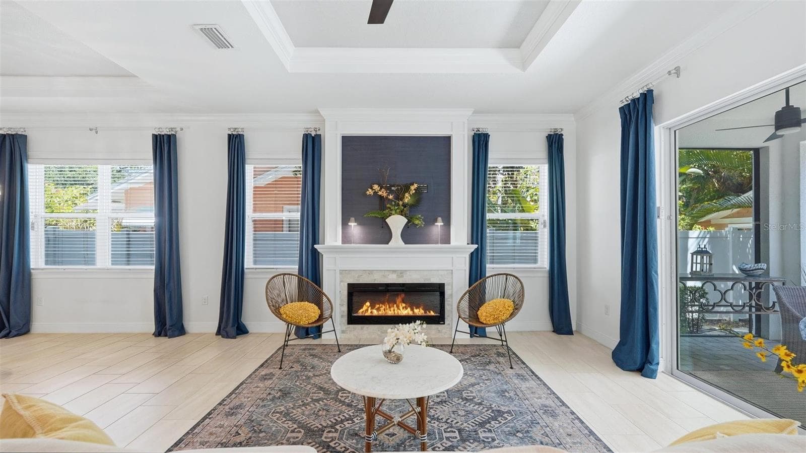 Cozy, easy electric fireplace no need to chop wood! - 1850 MAGNOLIA ST, SARASOTA