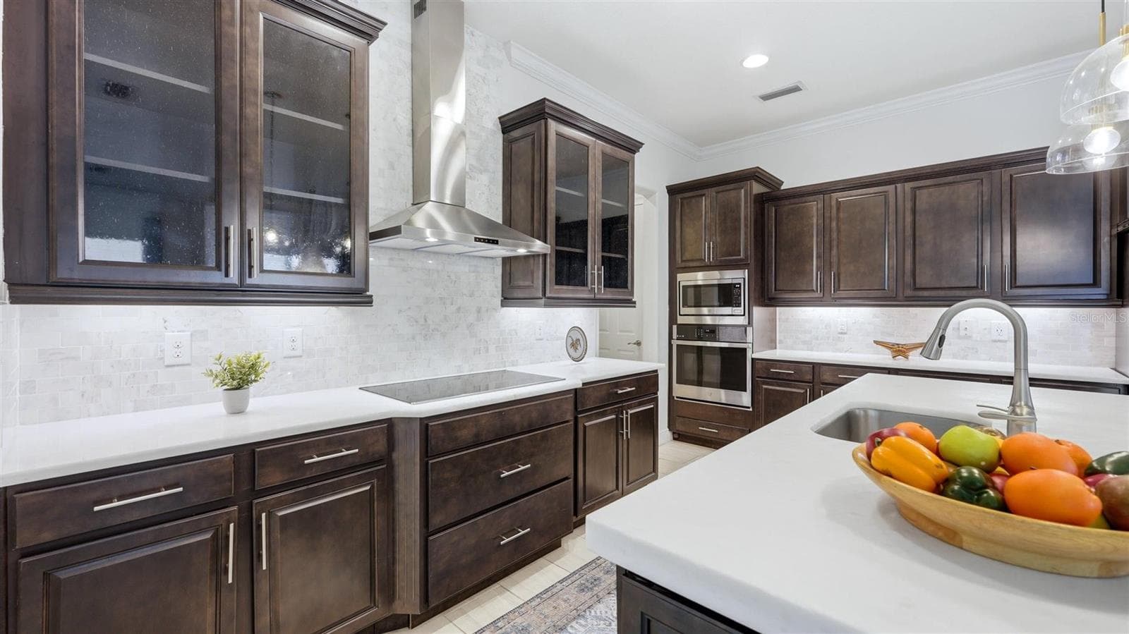 Marble counters plenty of work space - 1850 MAGNOLIA ST, SARASOTA