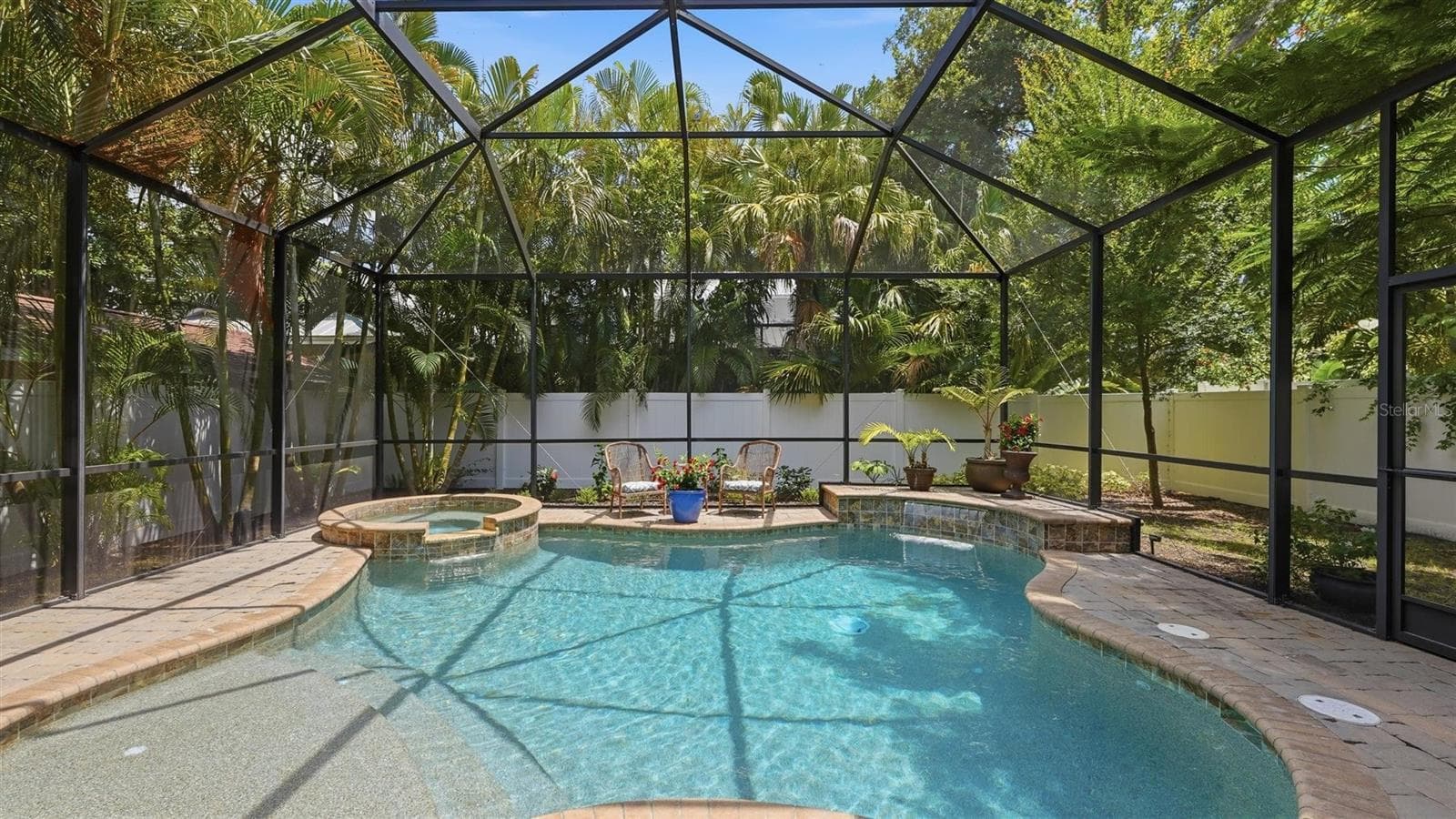 Salt water pool with sun shelf and spa - 1850 MAGNOLIA ST, SARASOTA