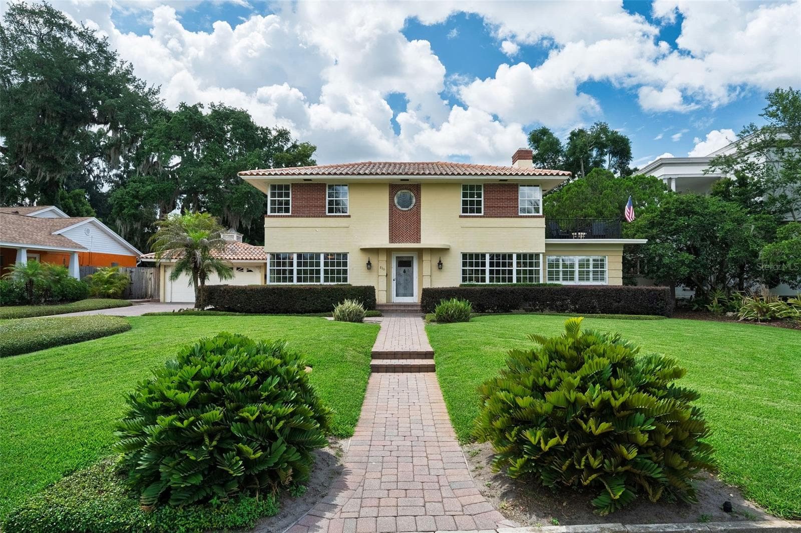 830 LAKE DAVIS DR