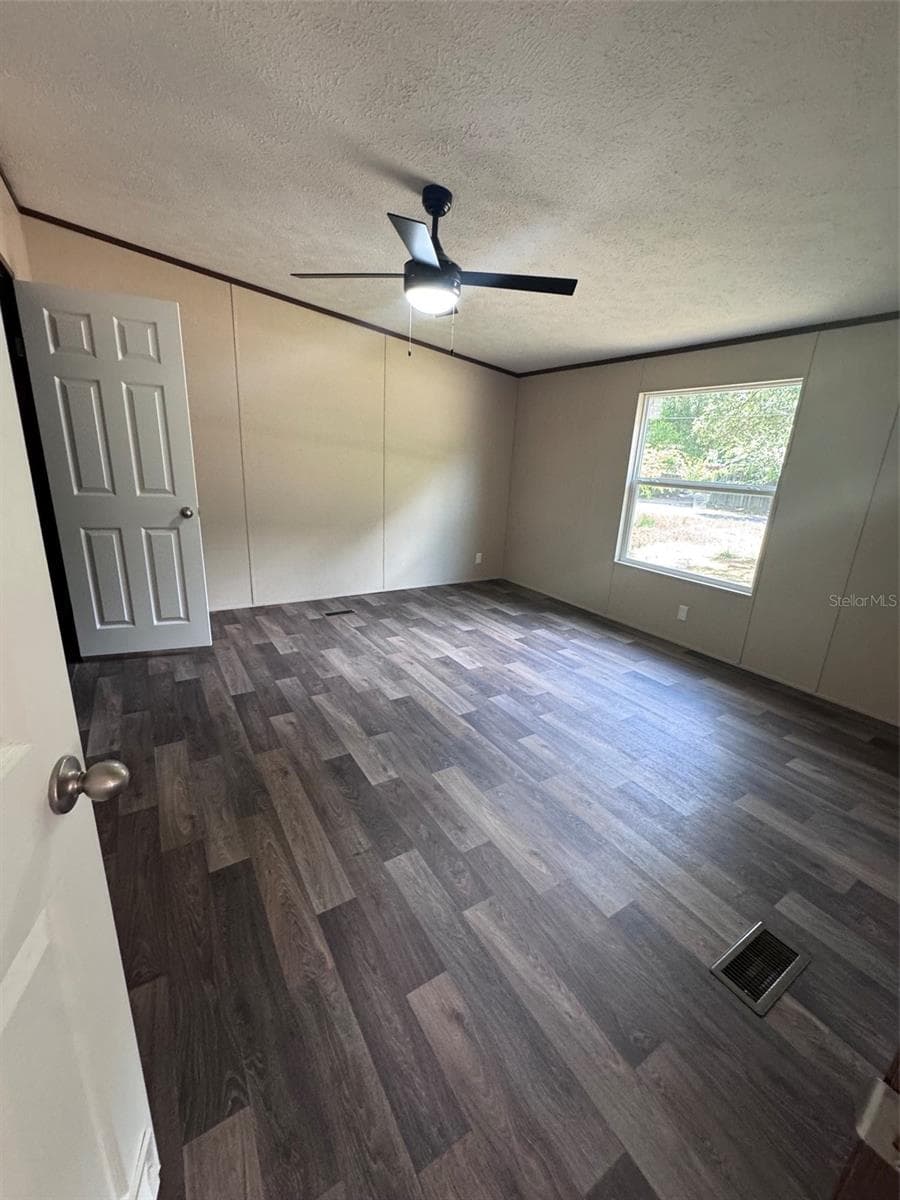 Manufactured Home at 11801 NW 20TH ST, OCALA, photo 6 of 13