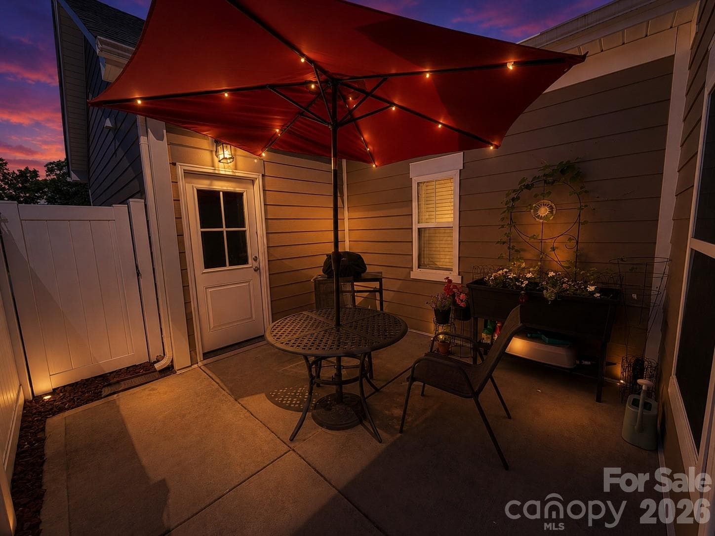 Courtyard - Hickory