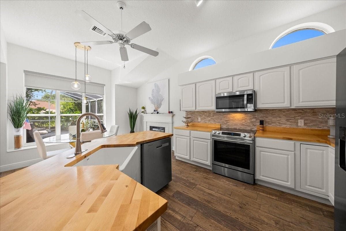 Farmhouse Sink - VILLAGES SUMTER, THE VILLAGES
