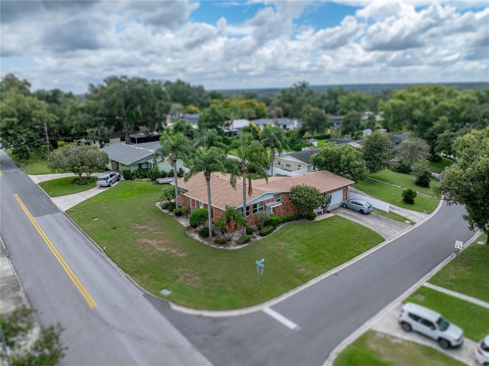 Single Family Residence at 307 GLENDALE ST, LAKELAND, photo 2 of 28