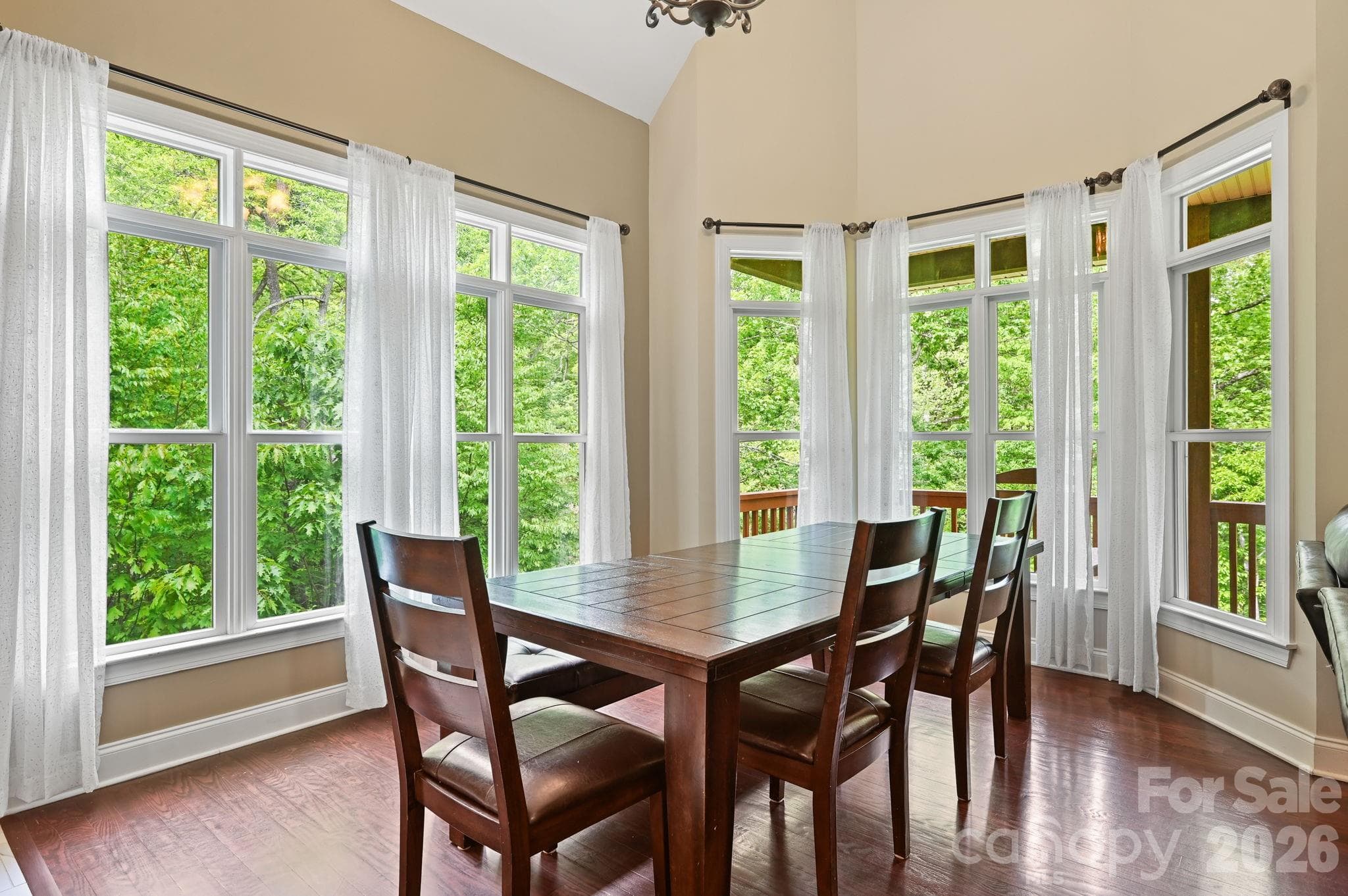 What a Lovely Space to Enjoy Breakfast....... - 314 Woodland Drive, Swannanoa