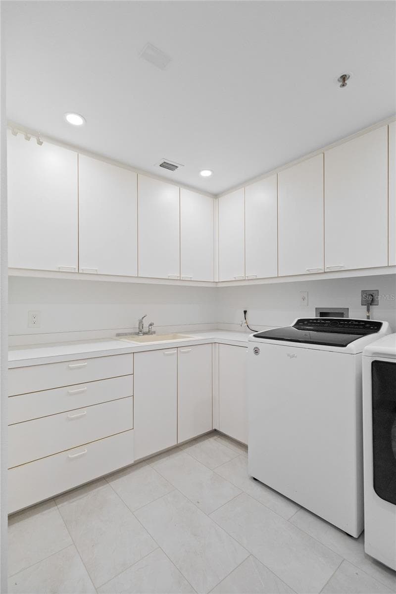 Condominium at 2450 HARBOURSIDE DR #244, LONGBOAT KEY, photo 44 of 59