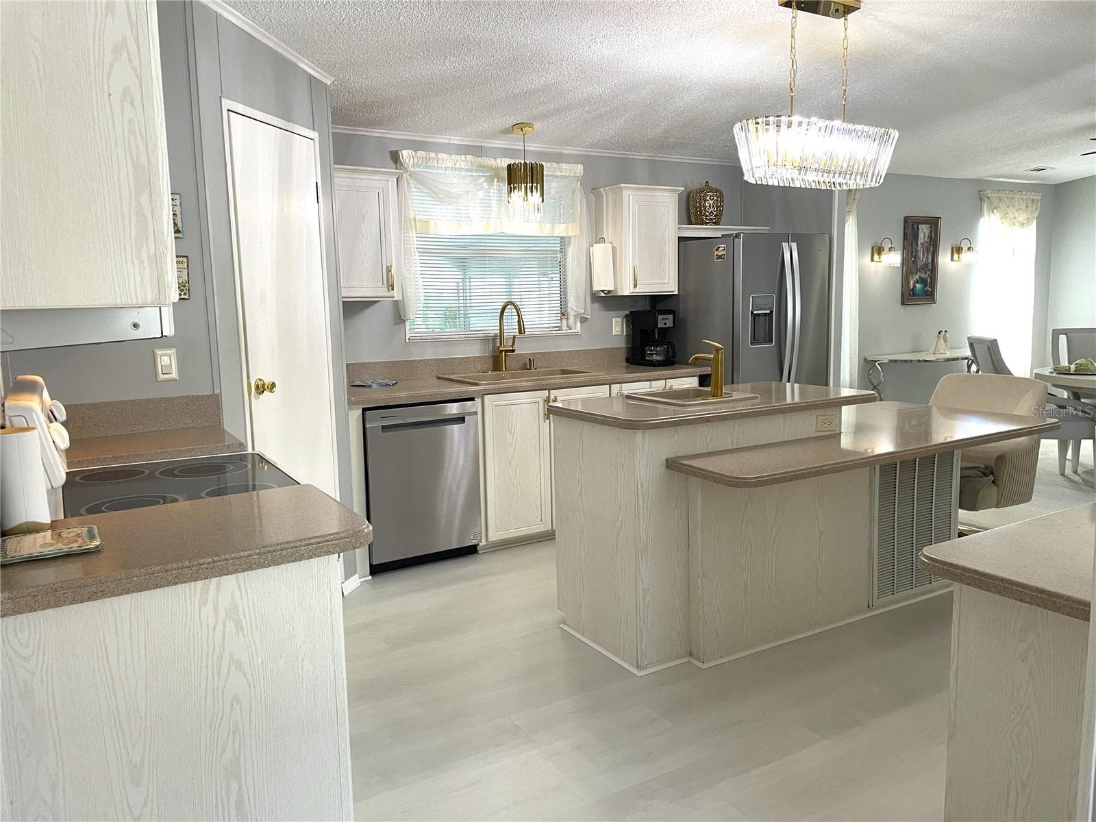 Newer stainless appliances, flooring, lighting and plumbing fixtures - 24437 HARBORVIEW RD #70, PORT CHARLOTTE