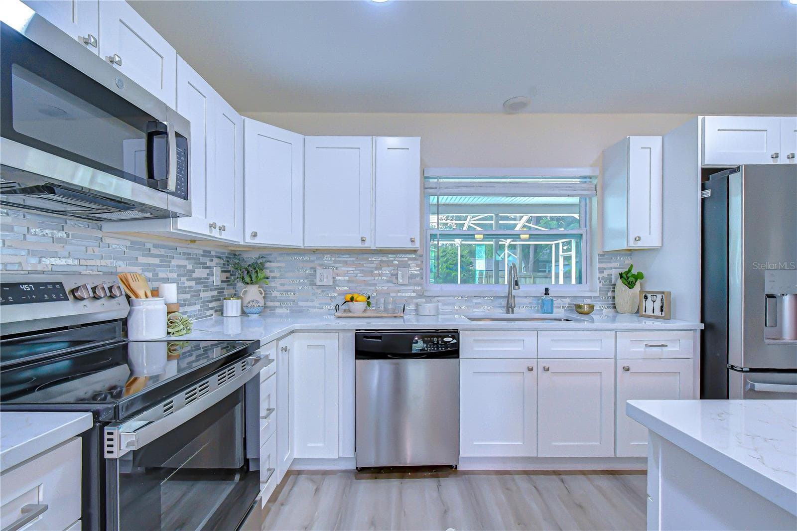 Single Family Residence at 2167 LAKEVIEW RD, CLEARWATER, photo 3 of 37