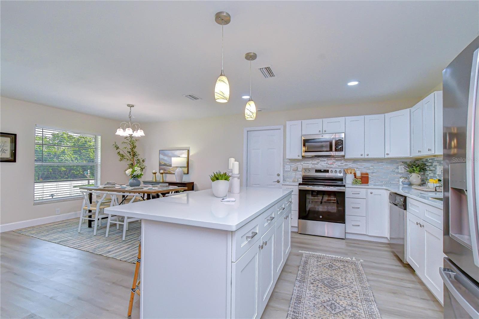 Single Family Residence at 2167 LAKEVIEW RD, CLEARWATER, photo 8 of 37