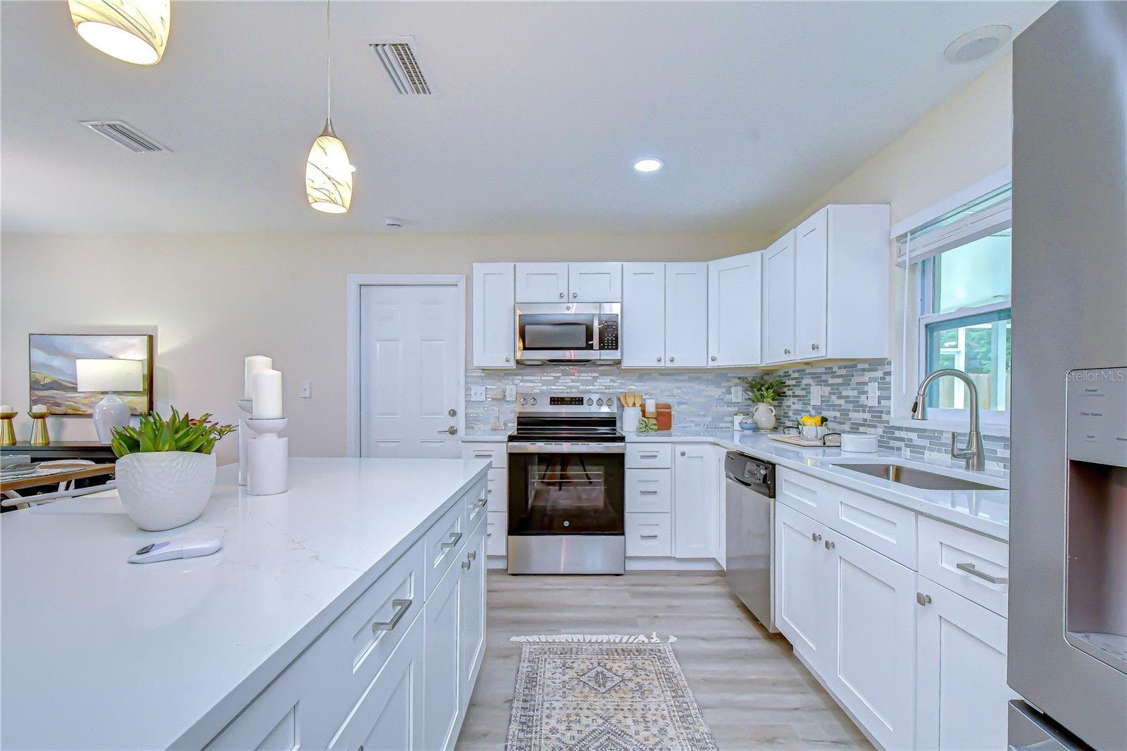 Single Family Residence at 2167 LAKEVIEW RD, CLEARWATER, photo 9 of 37