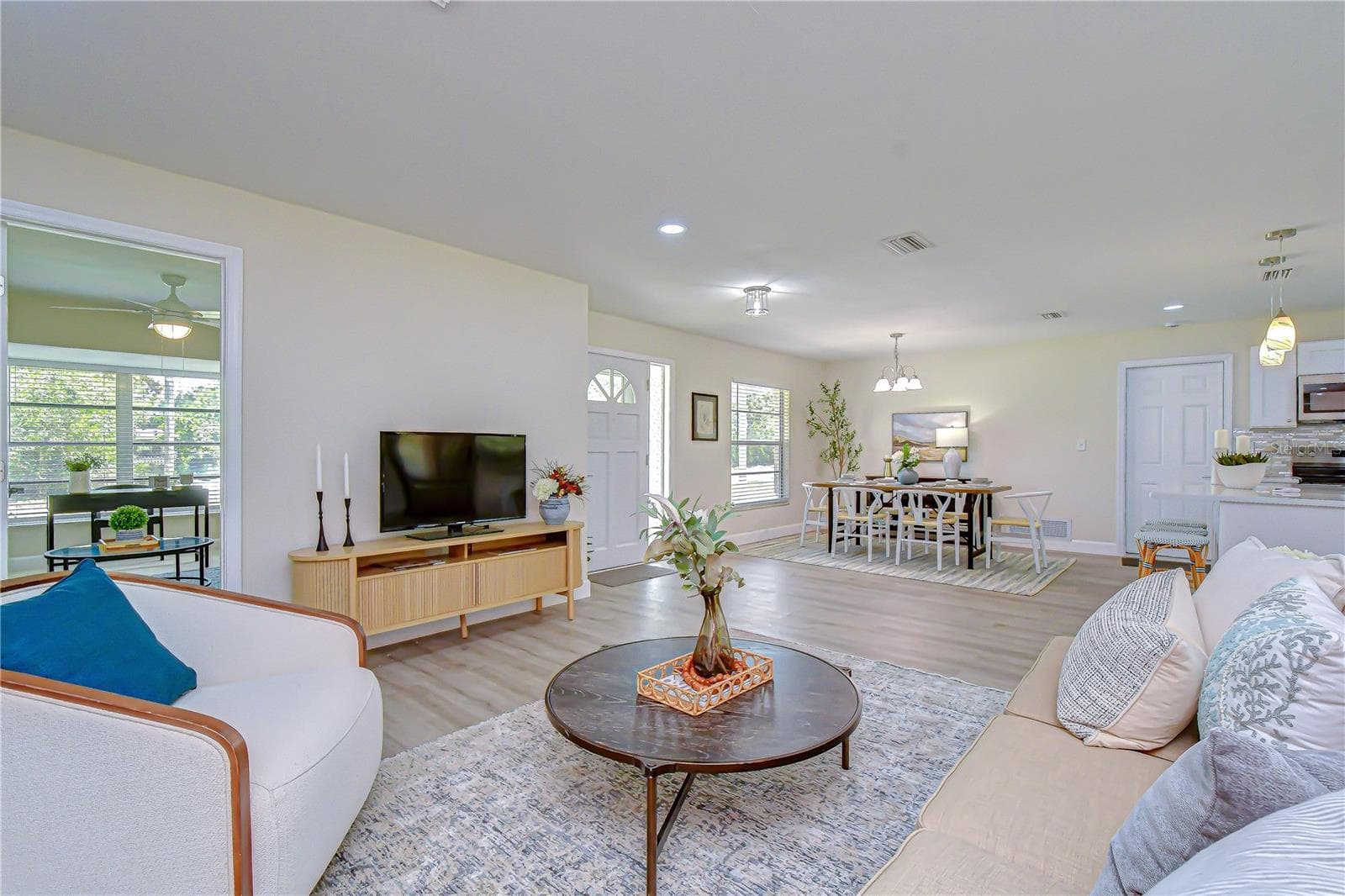 Single Family Residence at 2167 LAKEVIEW RD, CLEARWATER, photo 14 of 37