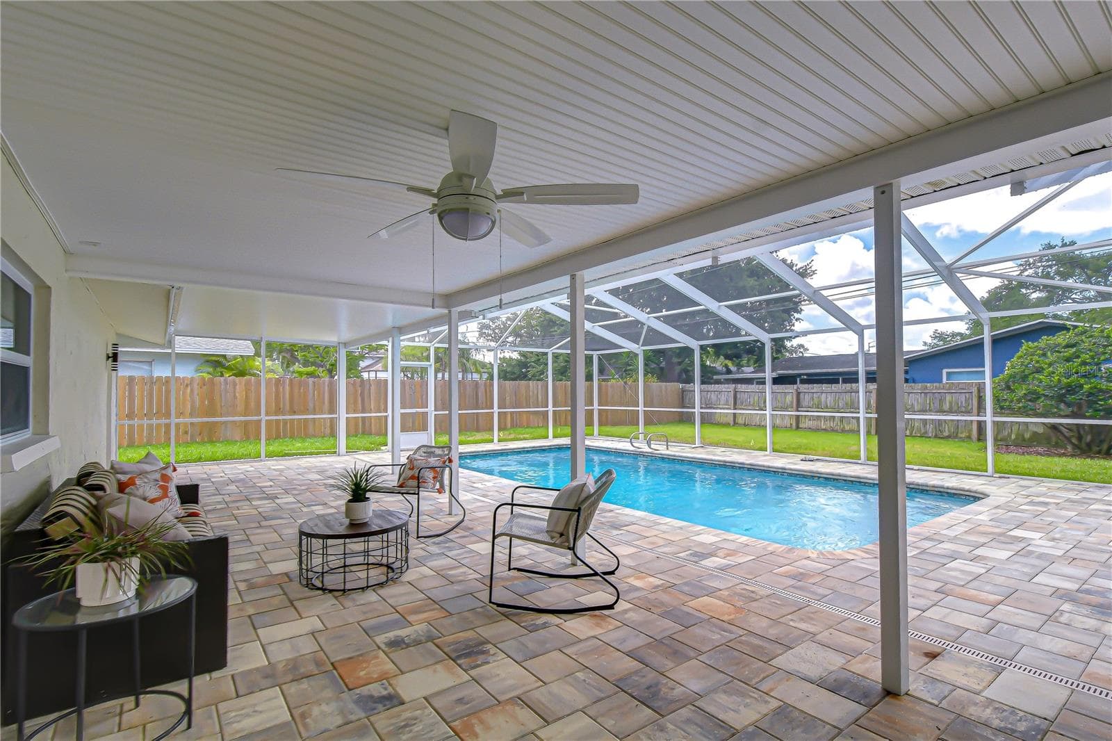 Single Family Residence at 2167 LAKEVIEW RD, CLEARWATER, photo 4 of 37