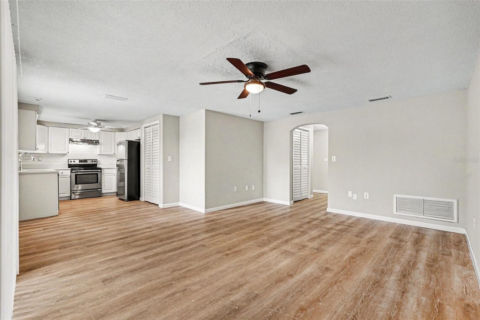 Single Family Residence at 7030 INGLESIDE DR, PORT RICHEY, photo 5 of 18