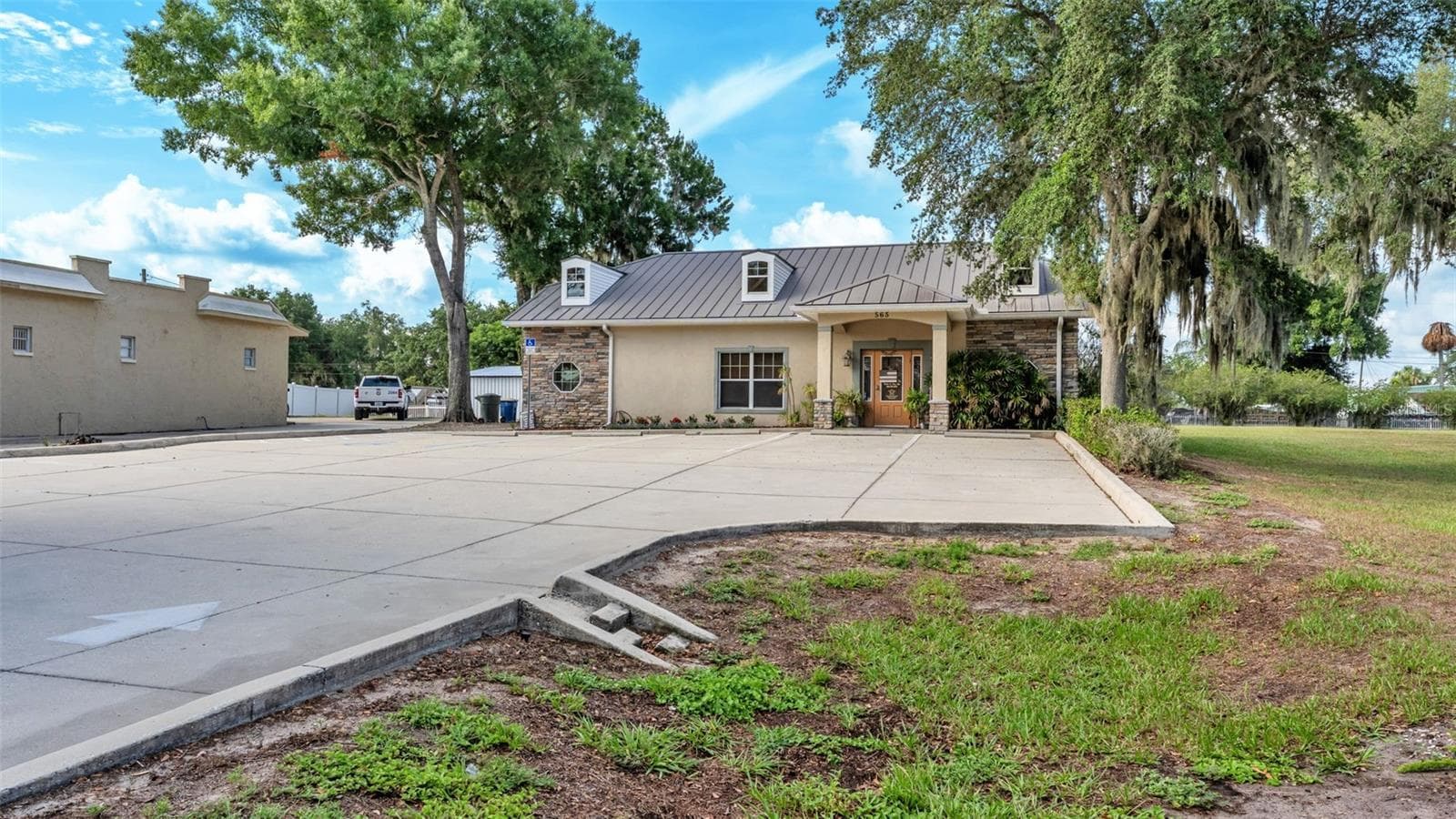 Business at 565 W MAIN ST, BARTOW, photo 3 of 38