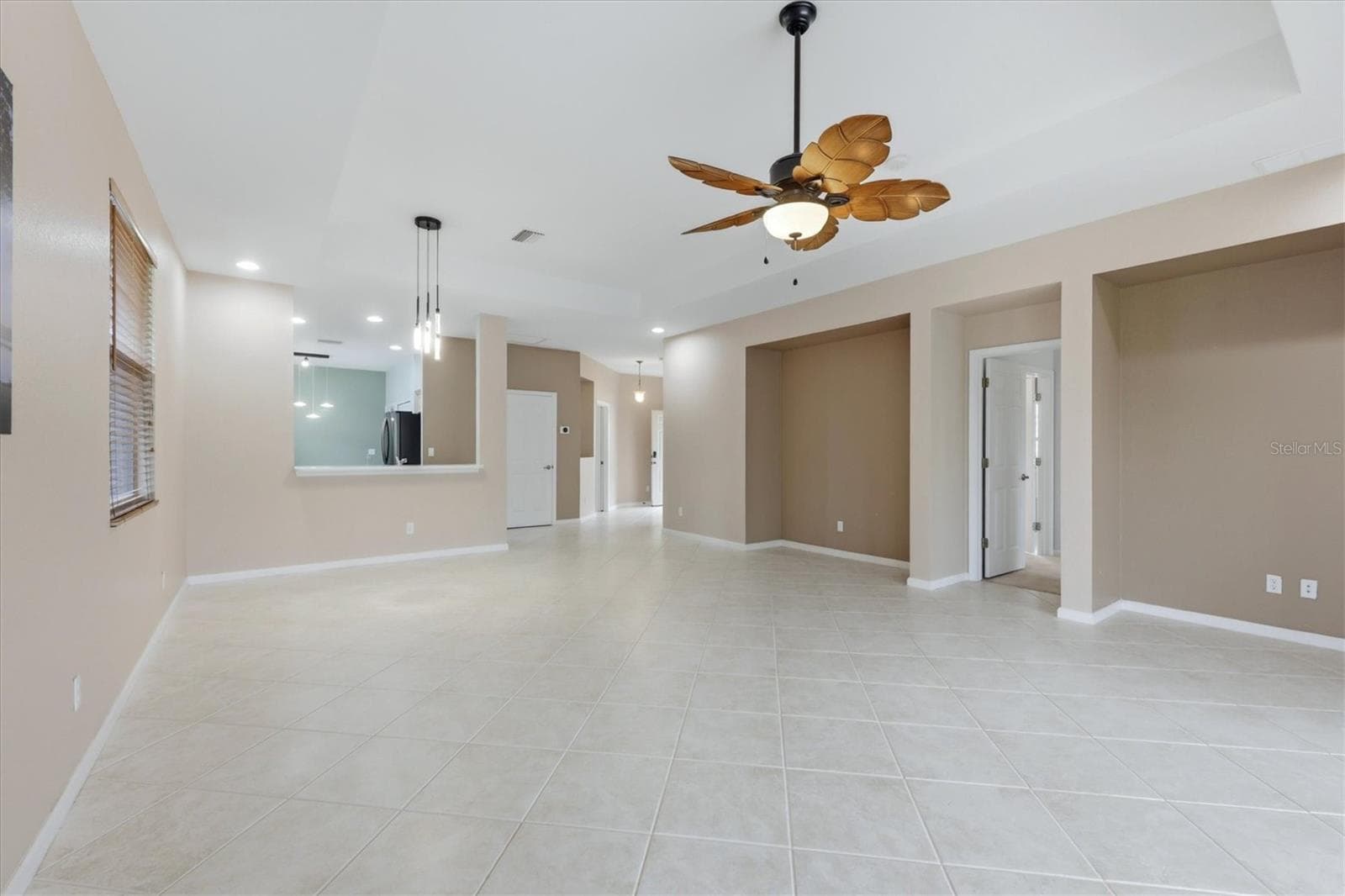 Entertainment and Dining Niches - 3275 OSPREY LN, PORT CHARLOTTE