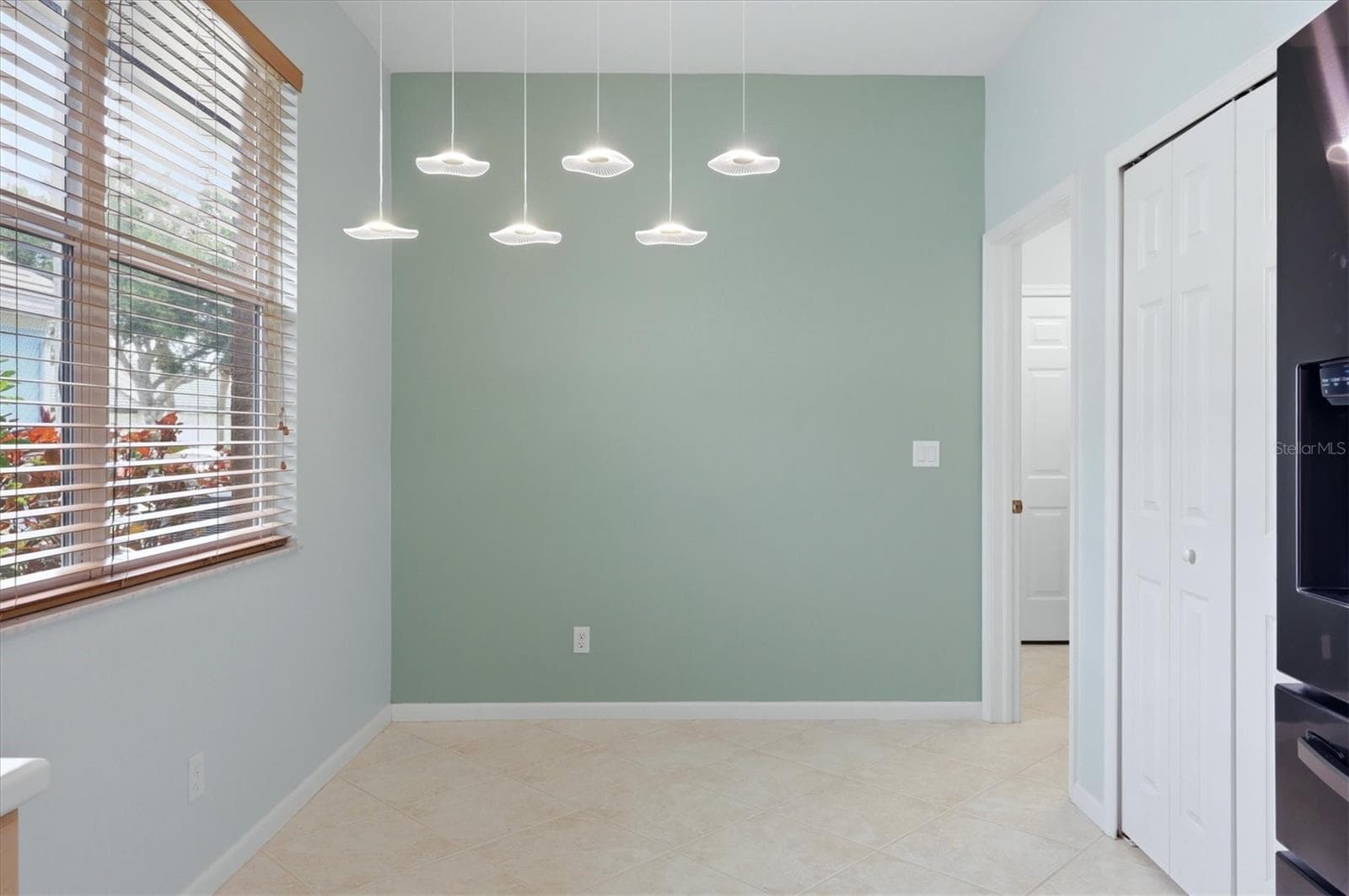 Breakfast Nook - 3275 OSPREY LN, PORT CHARLOTTE